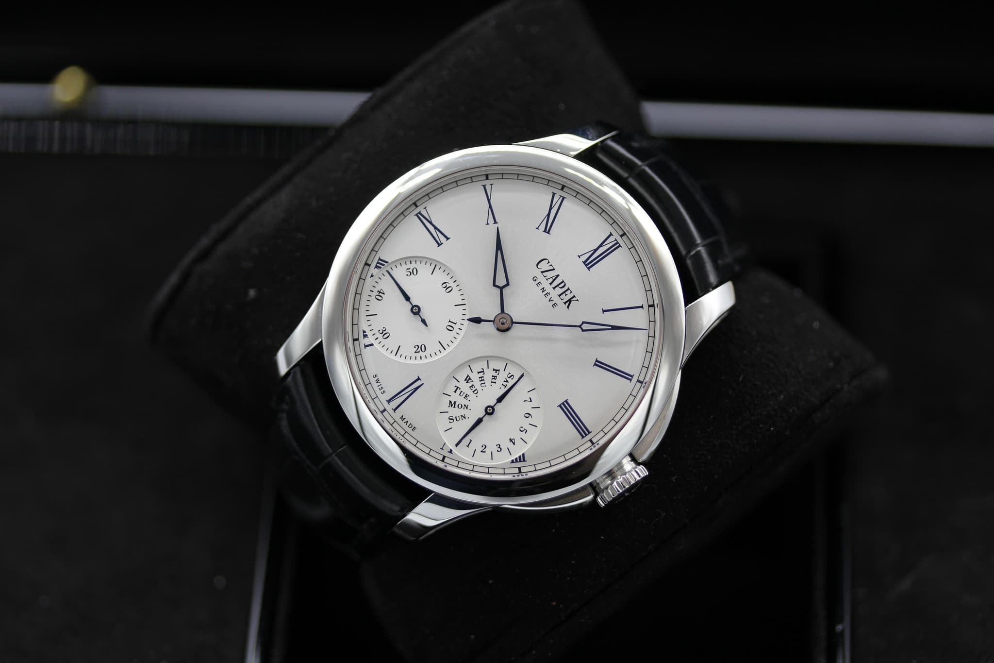May be an image of wrist watch and text that says 'KII IVI 50 0 0F 0 50 ع S ٥ XII GENGU CZAPEK 0 10 20 CA รพ15% ,שע'ל Tre MoN. こU・ SUN 戦 MADE ا l MEROTO'