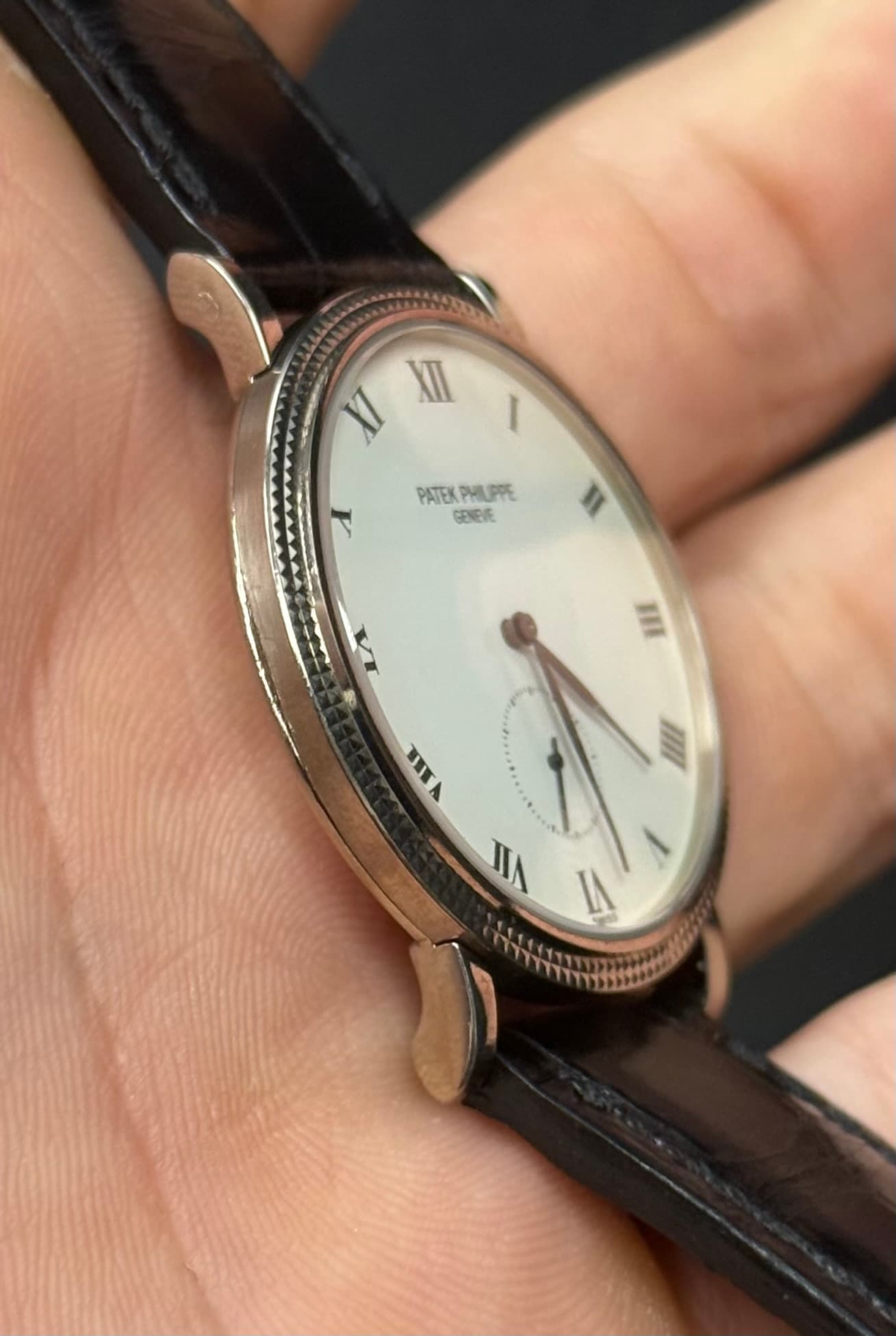 May be an image of wrist watch and text that says 'XI XII PATEK PATEKPHILIPPE PHILPPE GENERE A TE D II ='