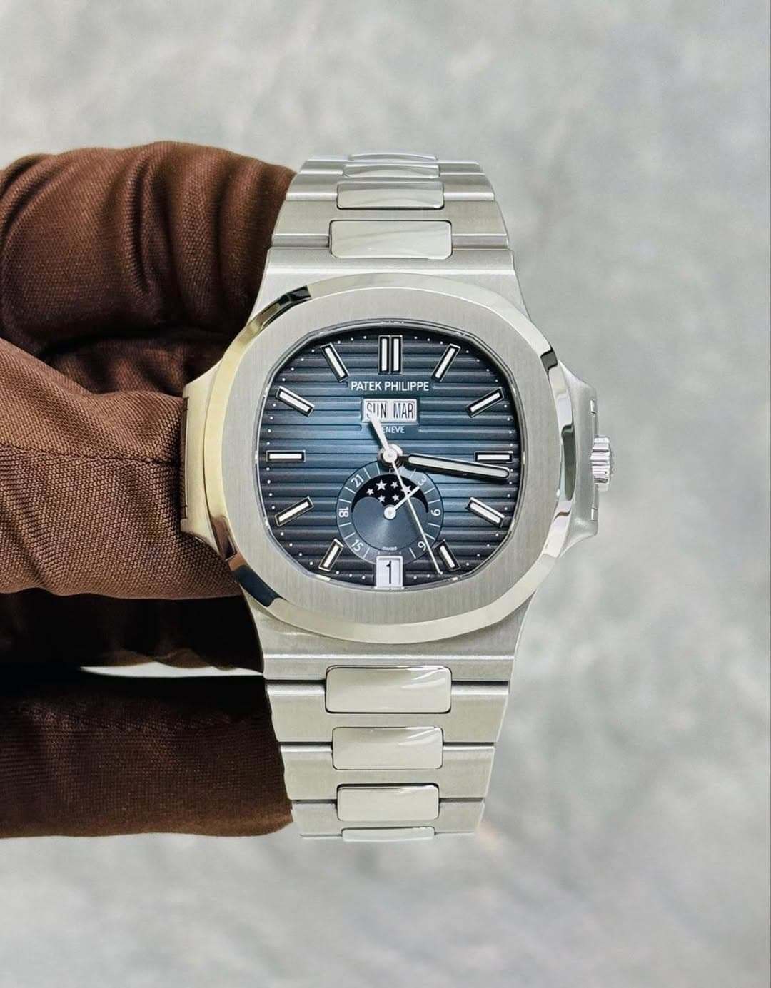 May be an image of wrist watch and text that says 'PATEK PHILIPPE PATEKPHILIPPE PPE CIIN NMAR MA MAR NEVE ۱ 21 ش I 18 ص 6 ١ ١ 15 - و I'