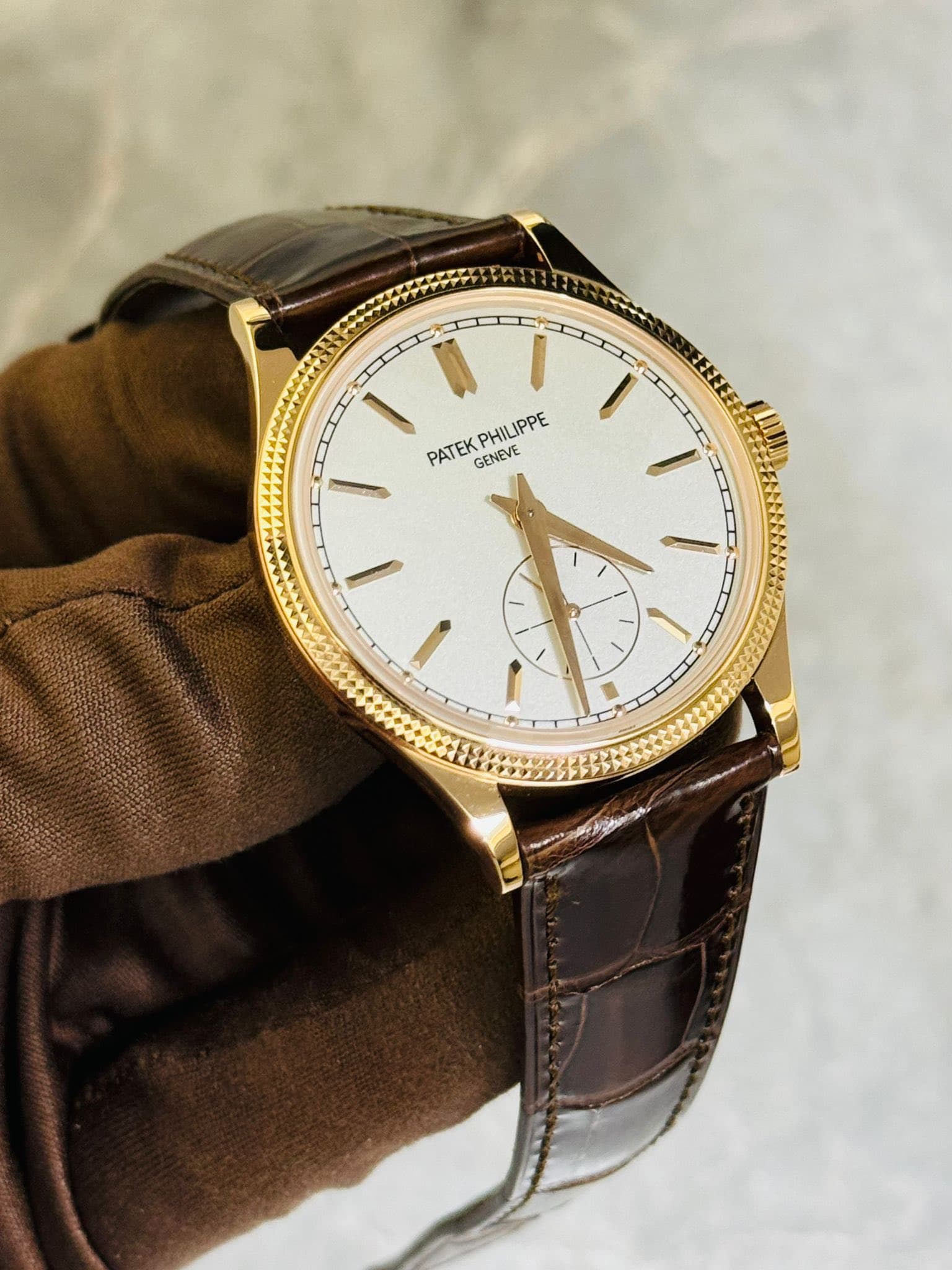 May be an image of wrist watch and text that says 'PATEK PHILIPPE PATEKPHILIPPE IPPE GENEVE'