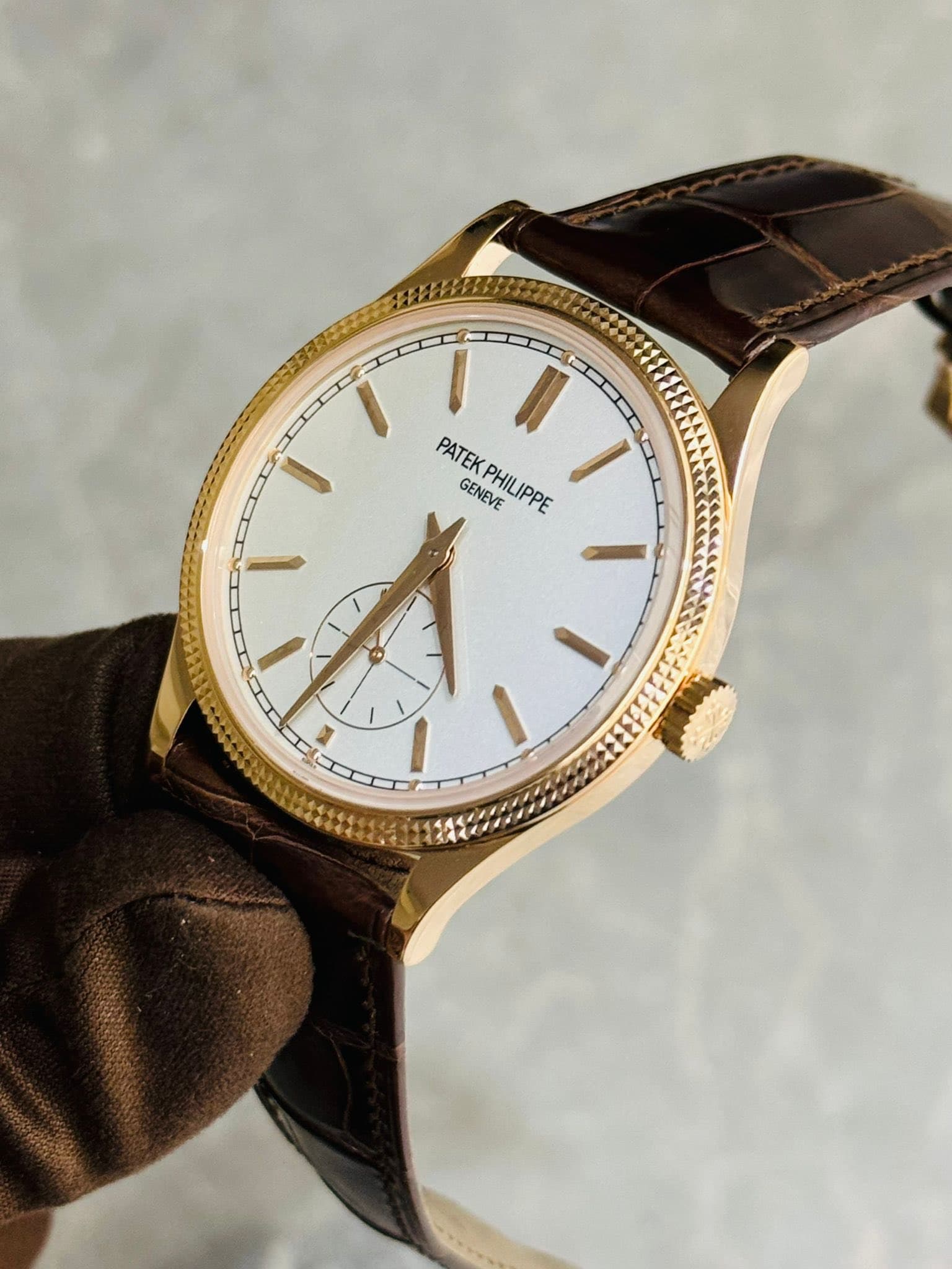 May be an image of wrist watch and text that says 'PATEK GENEVE PATEKPHILIPPE PHI PHILIPPE ® س'