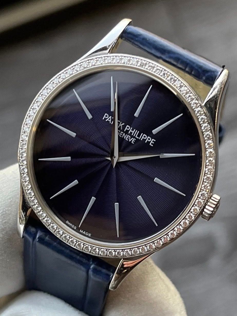 May be an image of wrist watch and text that says 'HK ΡΑΙ ΝΕ PAITKPHILIPPE PHILIPPE 1/ SWISS በበ! MADE'