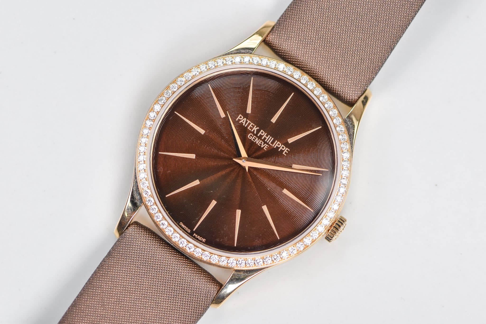May be an image of wrist watch and text that says 'PATEK GENBVCIPPE GENEVE PATEKPHILIPPE IPPE PHII HILIPPE SWISS MADE'