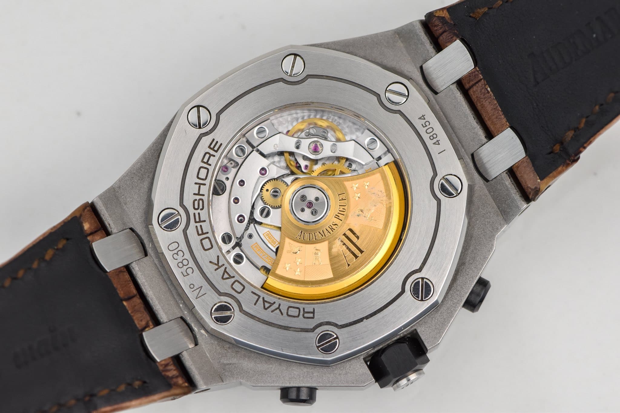 May be an image of wrist watch and text that says ' PIGUHT MARS IRS D O OFFSHORE 0j0 5830 N BAK D 74A口ビ 入口 O'