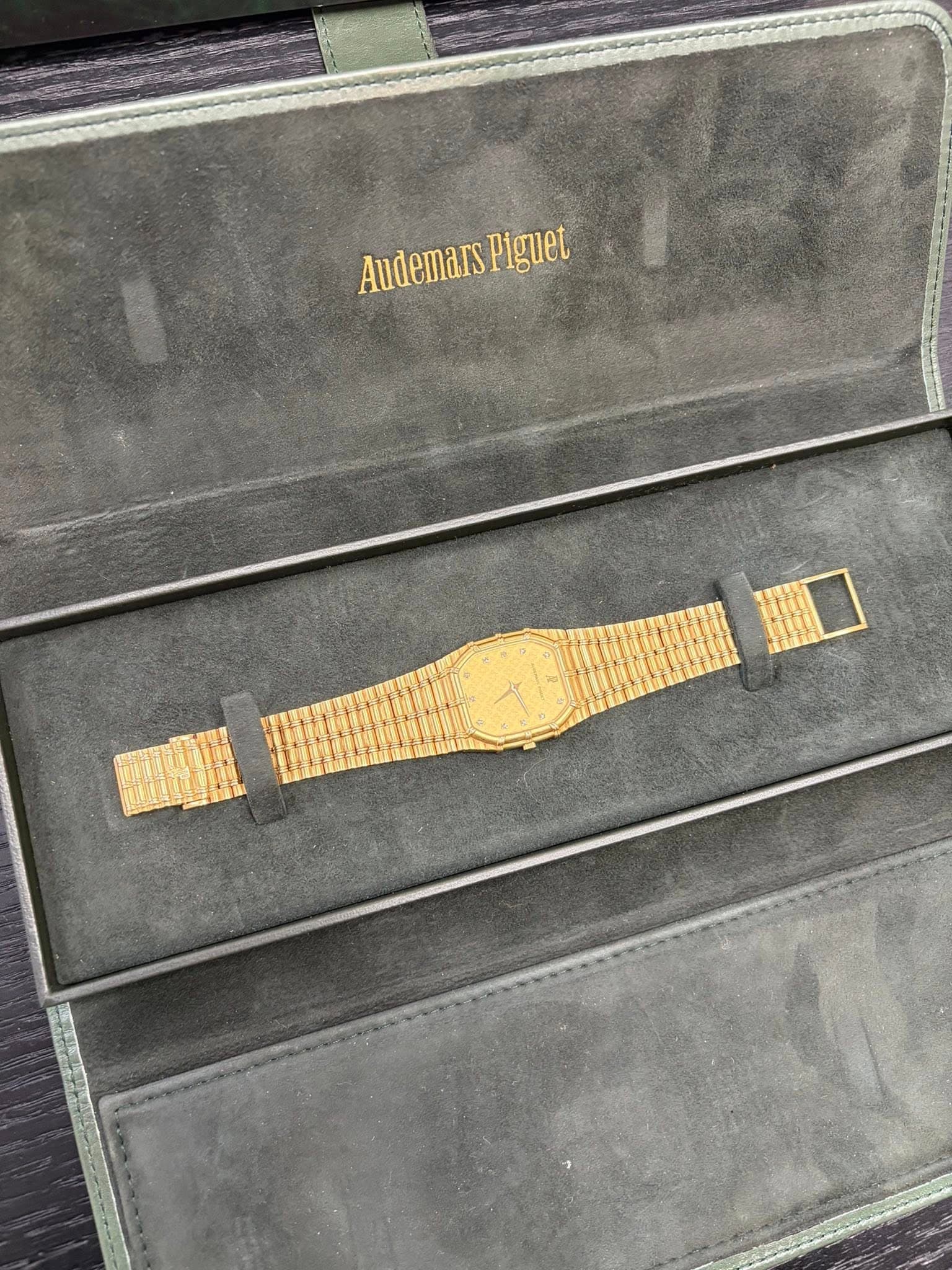 May be an image of wrist watch and text that says 'Audemars AudenarsPiguet marsPiguet Piguet'