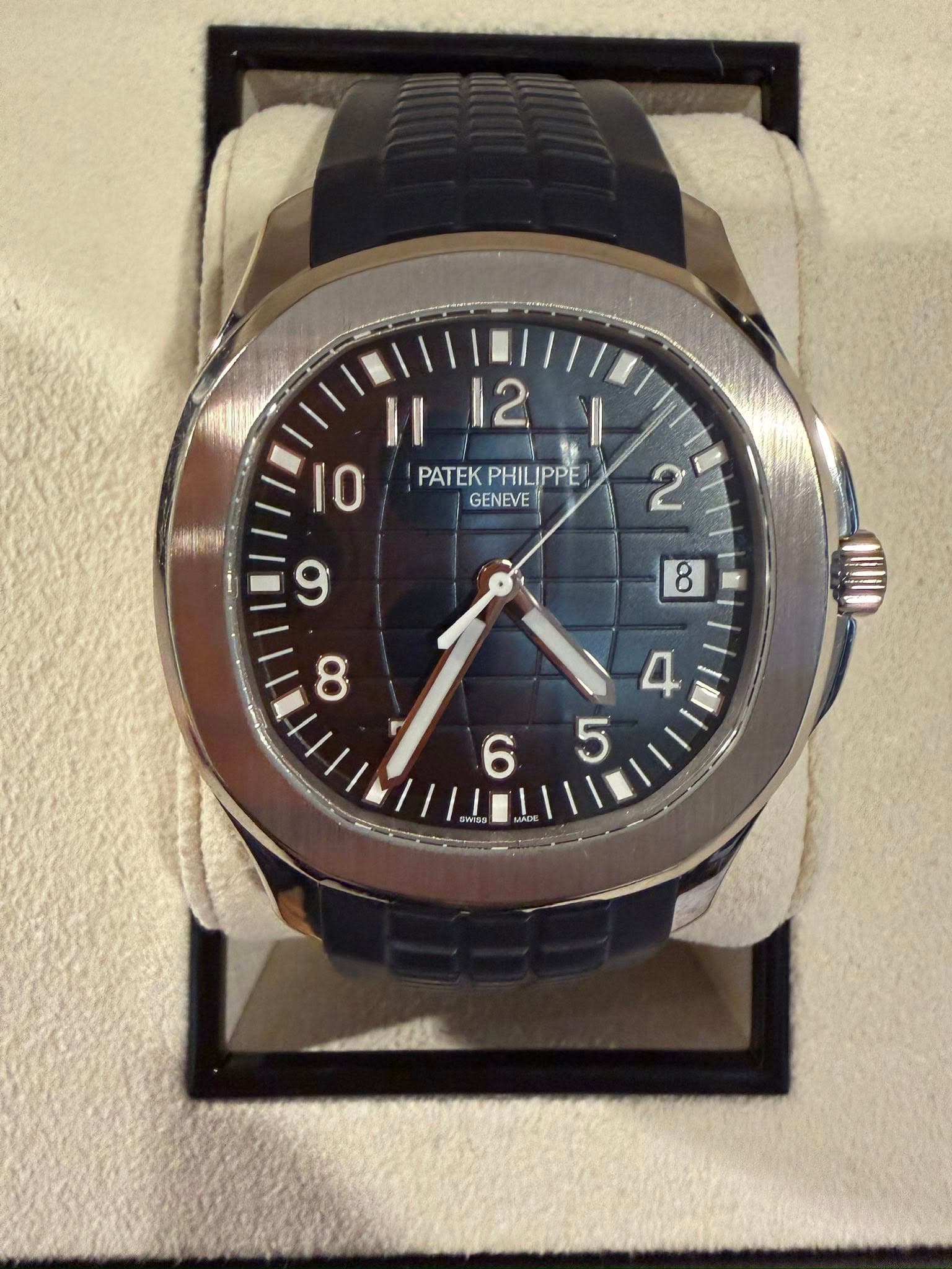 May be an image of wrist watch and text that says 'II 12 I 0 PATEKPHILIPPE PPE PATEK PHIL PHILIPPE GENEVE บาทล'