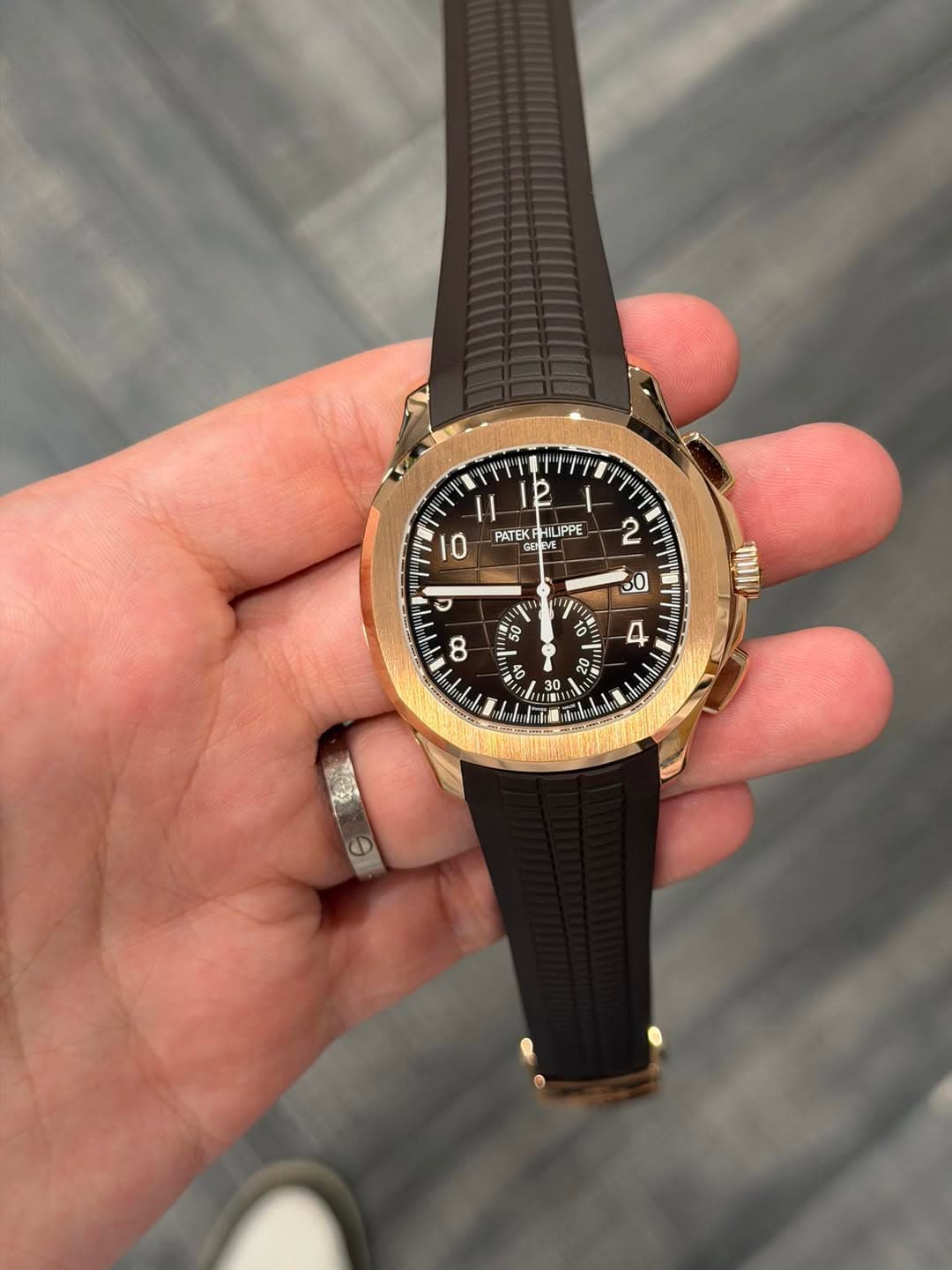 May be an image of wrist watch and text that says '1 2 I 10 PATEK PATEKHILIPPE PATEK HILIPPE GE EEM 2 C 30 M W W 50 و 50 ي 0 0 ထ ស 4 e / I 川願 30 30 F'