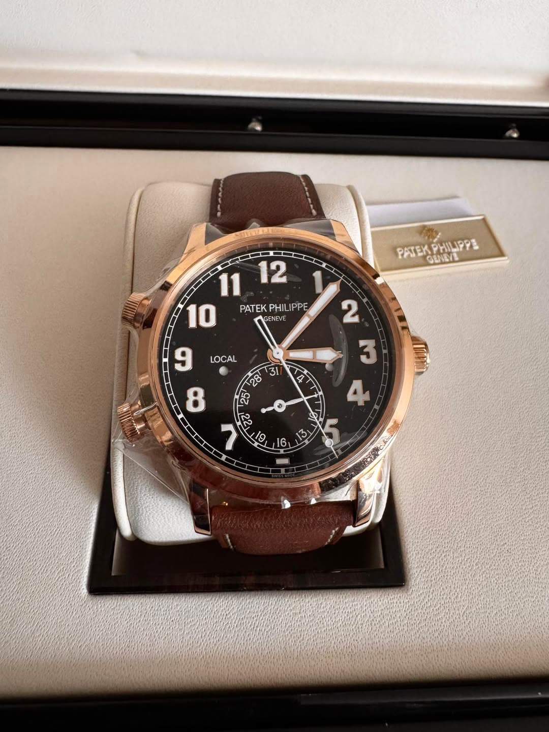 May be an image of wrist watch and text that says 'PATEK PATEKPHILIPPS GENEVL PHILIPPE 11 12 10 PATEK PHIL PHILIPPE PPE GENEV ENEVE LOCAL 9 31 ဂပ် 2 3 4 4 م ® 8 1 12 2 လ 19 ॐ 16…