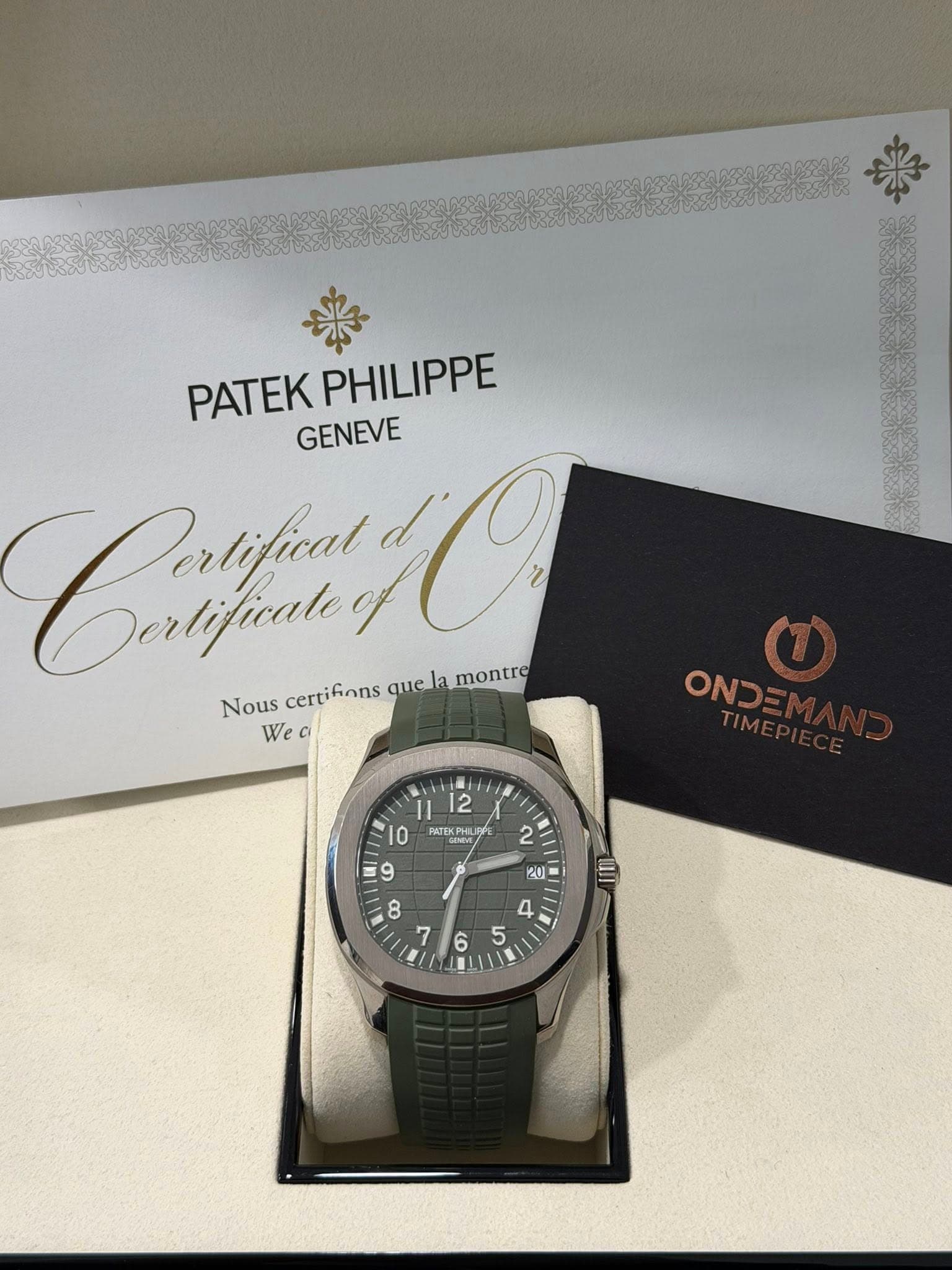 May be an image of wrist watch and text that says '楽 PATEK PATEKPHILIPPE PHILIPPE GENEVE Ceфи O Nous certifions quel montre We o כמס II 12 10 PATECPHLIPY 2 9 م '