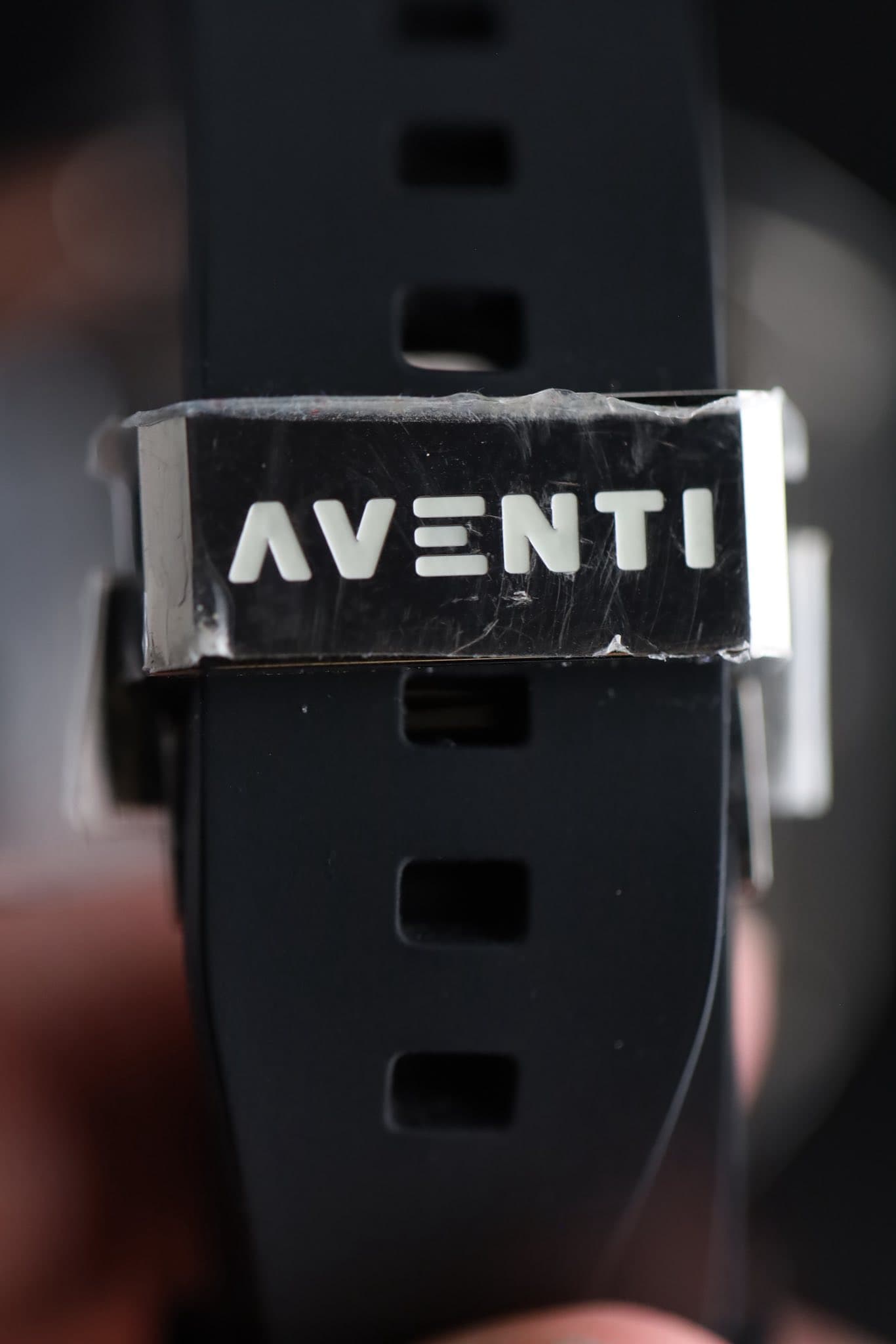 May be an image of digital watch and text that says 'ΛΥΞΝτι'