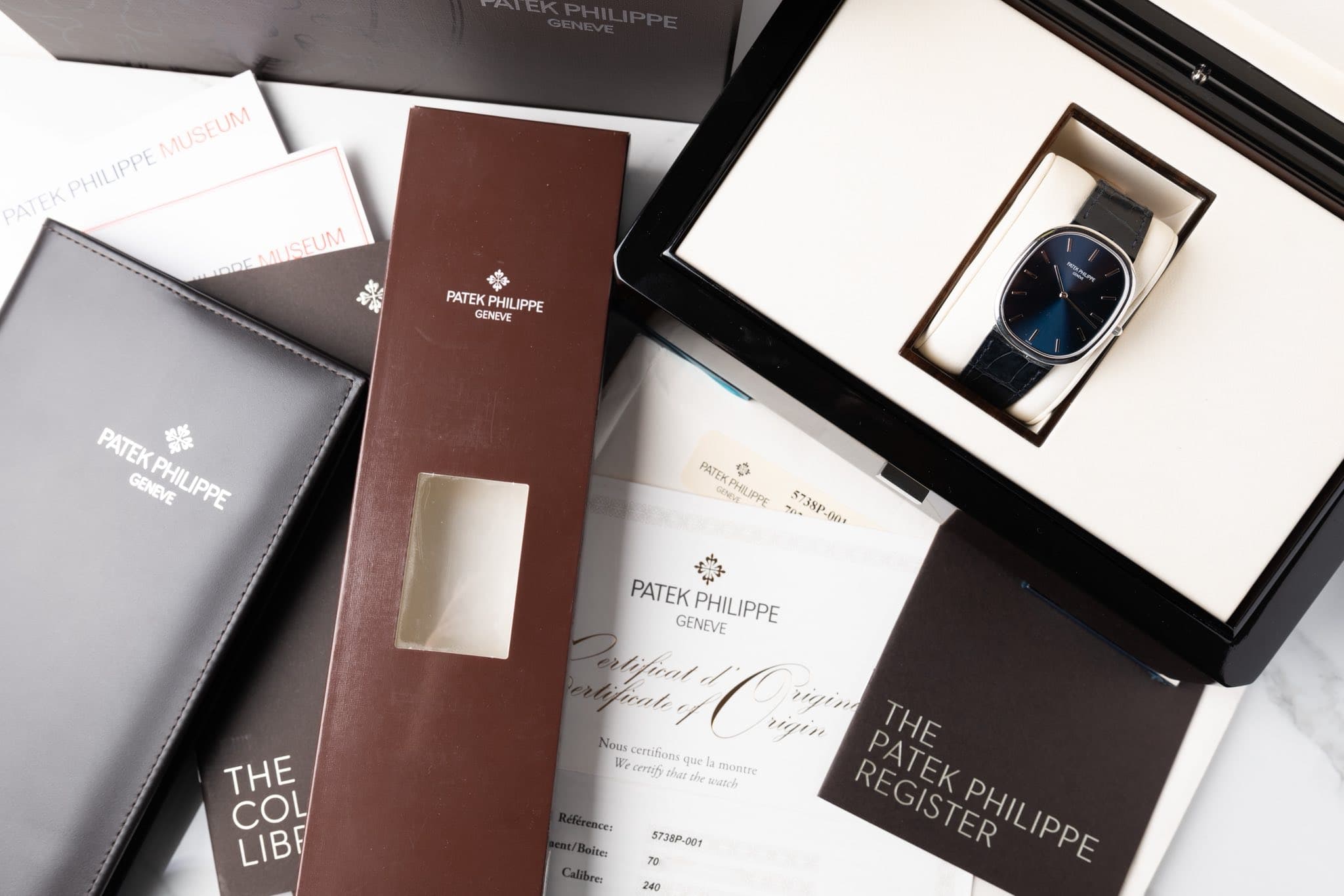 May be an image of fragrance, chocolate bar and text that says 'PALTAAN PHILIPPE MUSEUM MUSEUM PATEKPHILIPPE GENEVE PATEK PHILIPPE PATEKPHILIPPE PATEK PATEKPMLUFE GENEVE PATE 0…