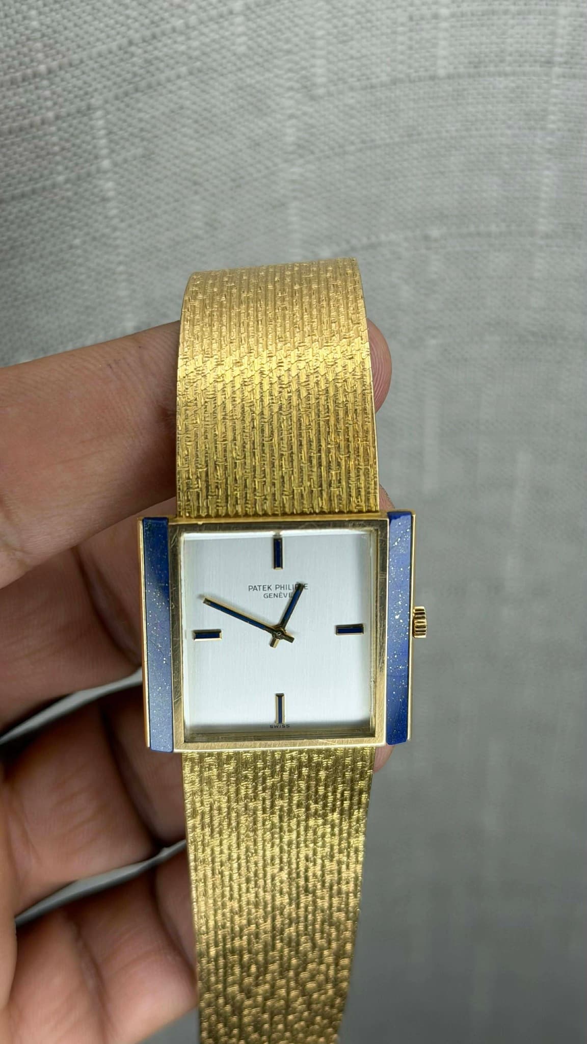 May be an image of digital watch and text that says 'PATEKPI PIIL PATEK PATE GENEV GENEU αωη'
