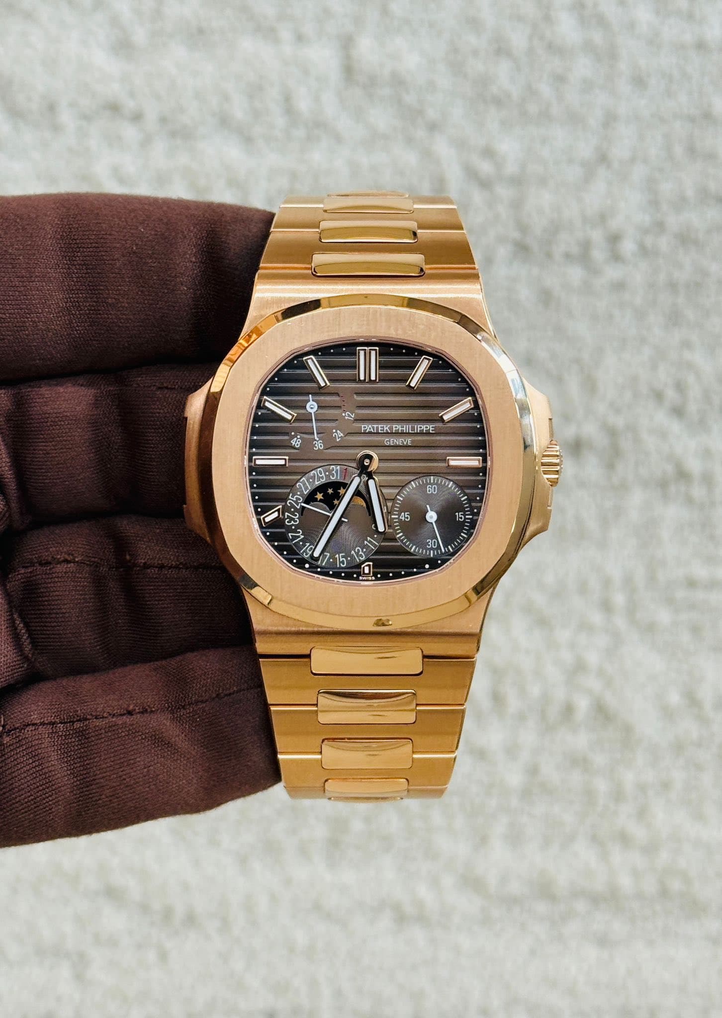 May be an image of wrist watch and text that says 'II یه PATEK PHIDPPE GENEVE 60 TYh :29 31 23° منی حَ بج S FR'