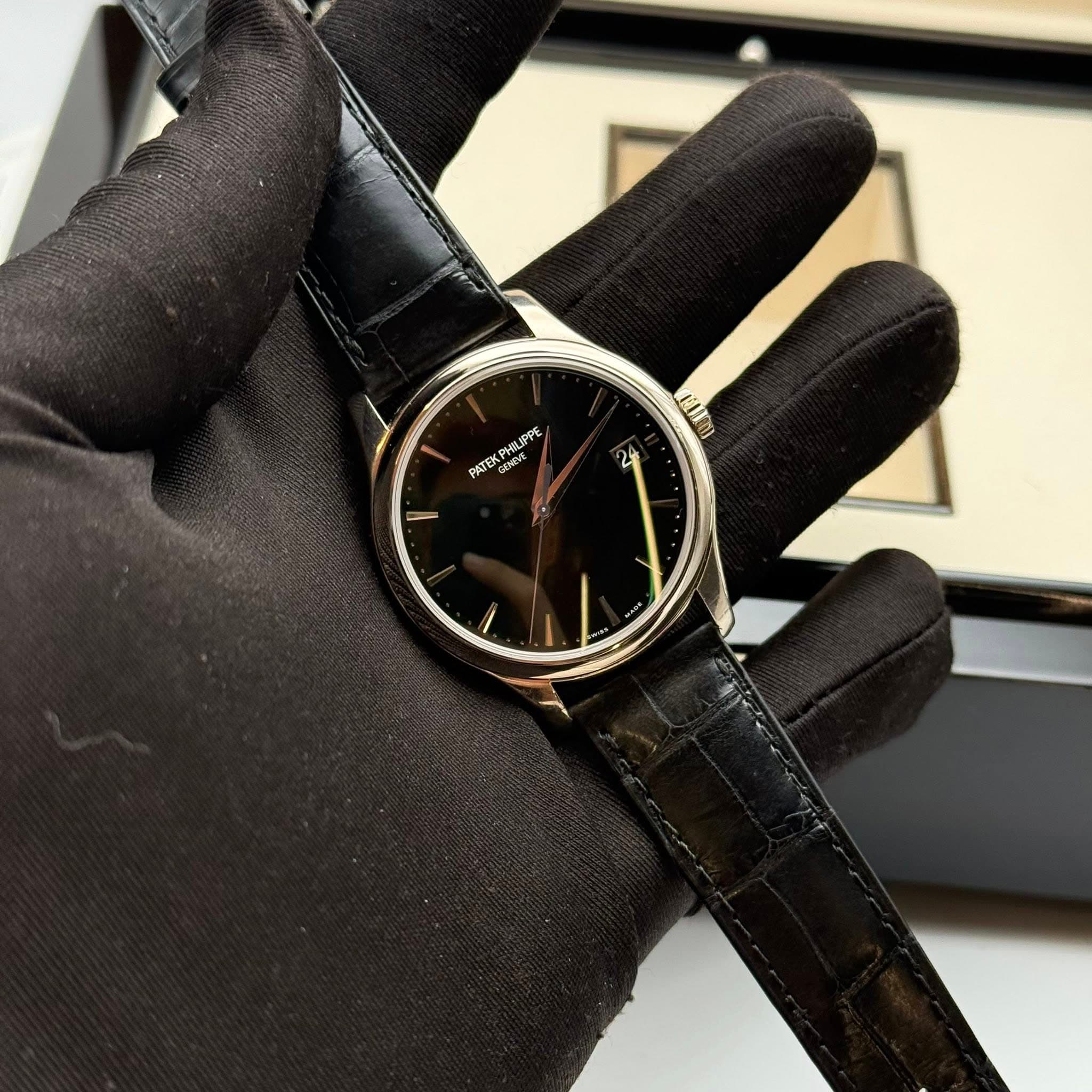 May be an image of wrist watch and text that says 'Rw PHILIPPE LPPE PATE GENEVE GANE ME ה"וו 2'