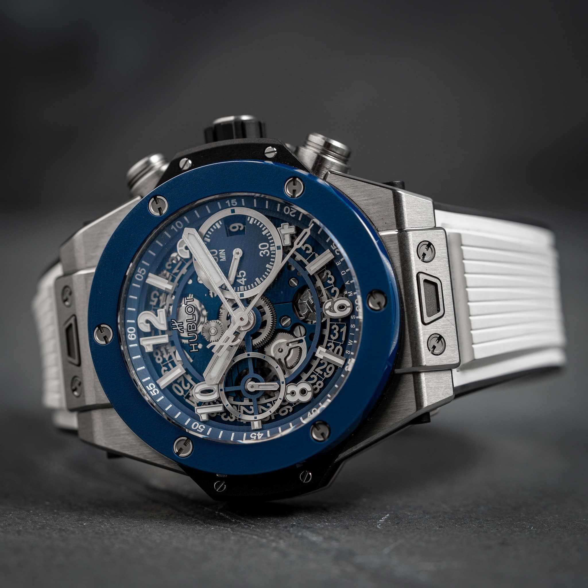 May be an image of wrist watch and text that says '2 HIA 2 G 05 60 BLOT امعمز K St سلمب'