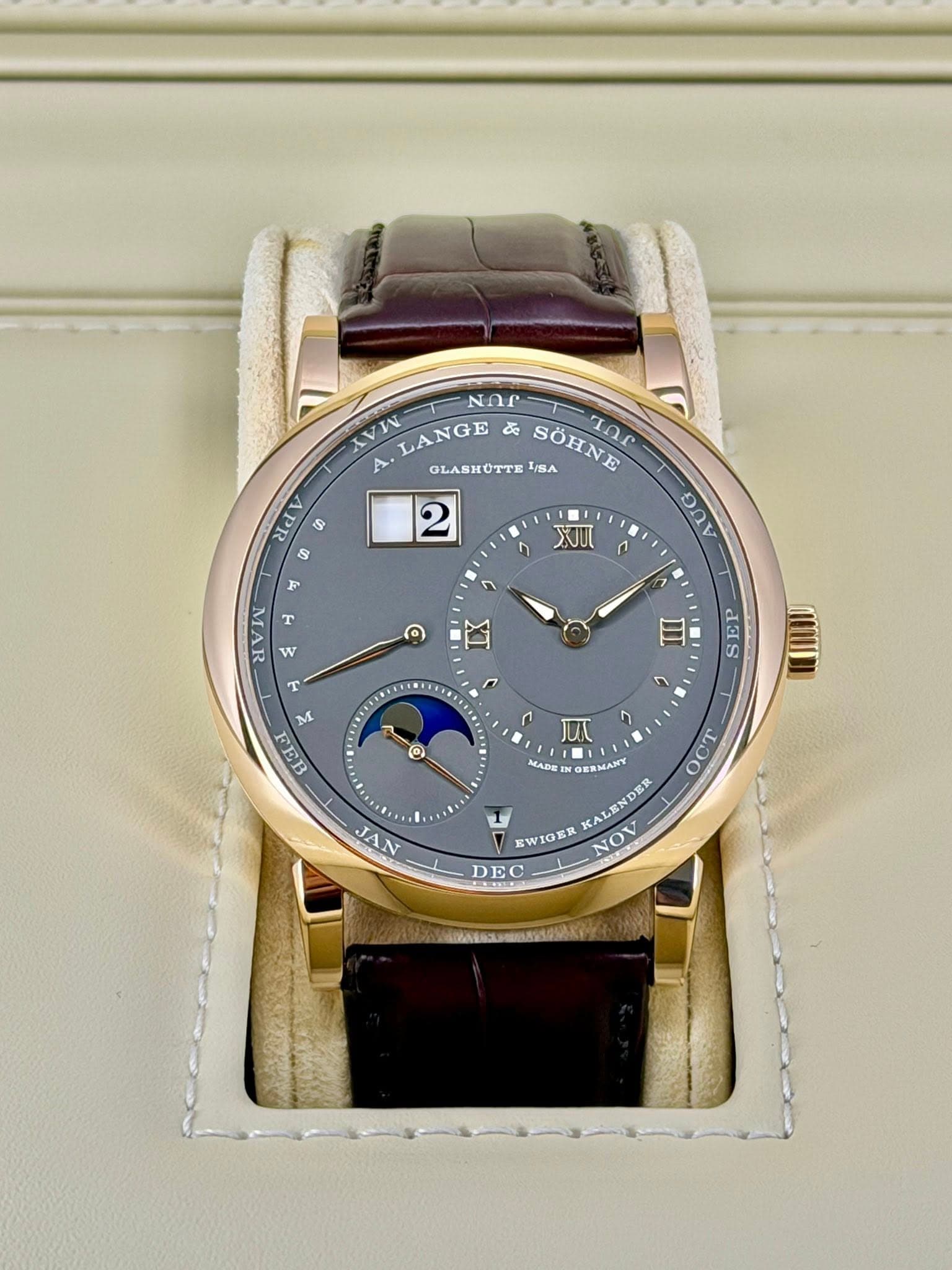 May be an image of wrist watch and text that says 'NOP V LANGE 西 A GLASHÜTTE 5A SOHNE -TnS 2 الللر TV အ F MAM ㅓ ٣ ન ٢ ĐAV ؟ な III S તेब n ٢ د O JU NADE: EaMAHe o EWIO萬R IOER…