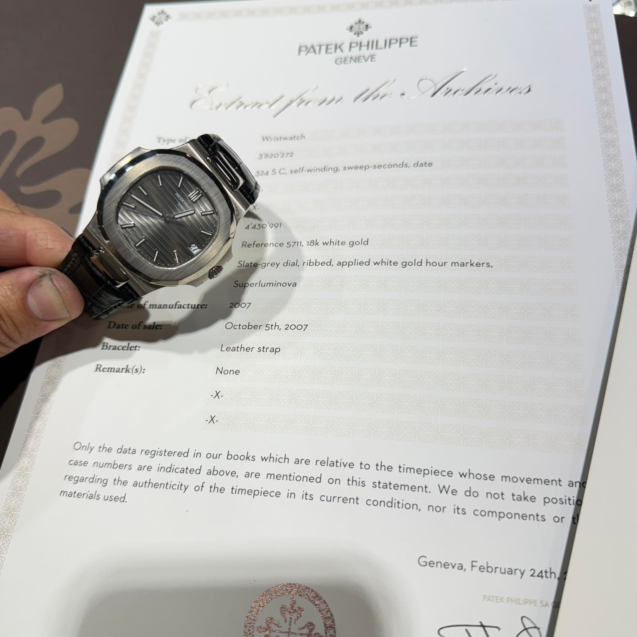 May be an image of wrist watch and text that says 'PATEK PHILIPPE GENEVE intolfiom from thế. Awhives Typee Wriatwatch 3520'972 324 elfwinding, sweep-seconds. data ALI 4'430…