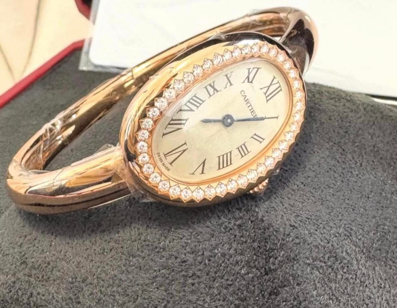 May be an image of wrist watch and text that says 'IXX I IX VIIT CARTIEL X XII XII NI ราารร MADE 40g 1 三 1Wnn W 1'