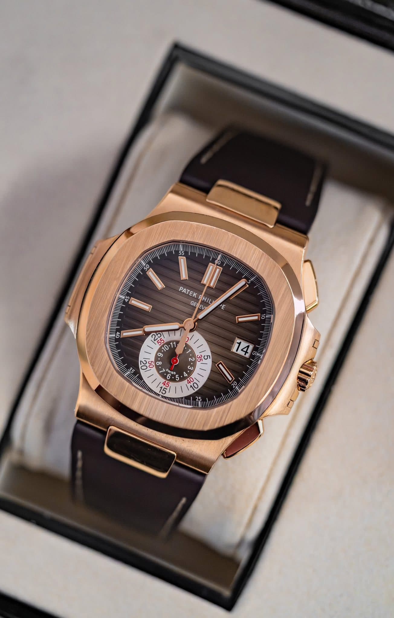 May be an image of wrist watch and text that says '0 PATEK GE DEV HIL E VT ሪ ne c 8 သံ သဟာ 14 0 ហាត 40 1 C 10 / ١ ם WIUN'