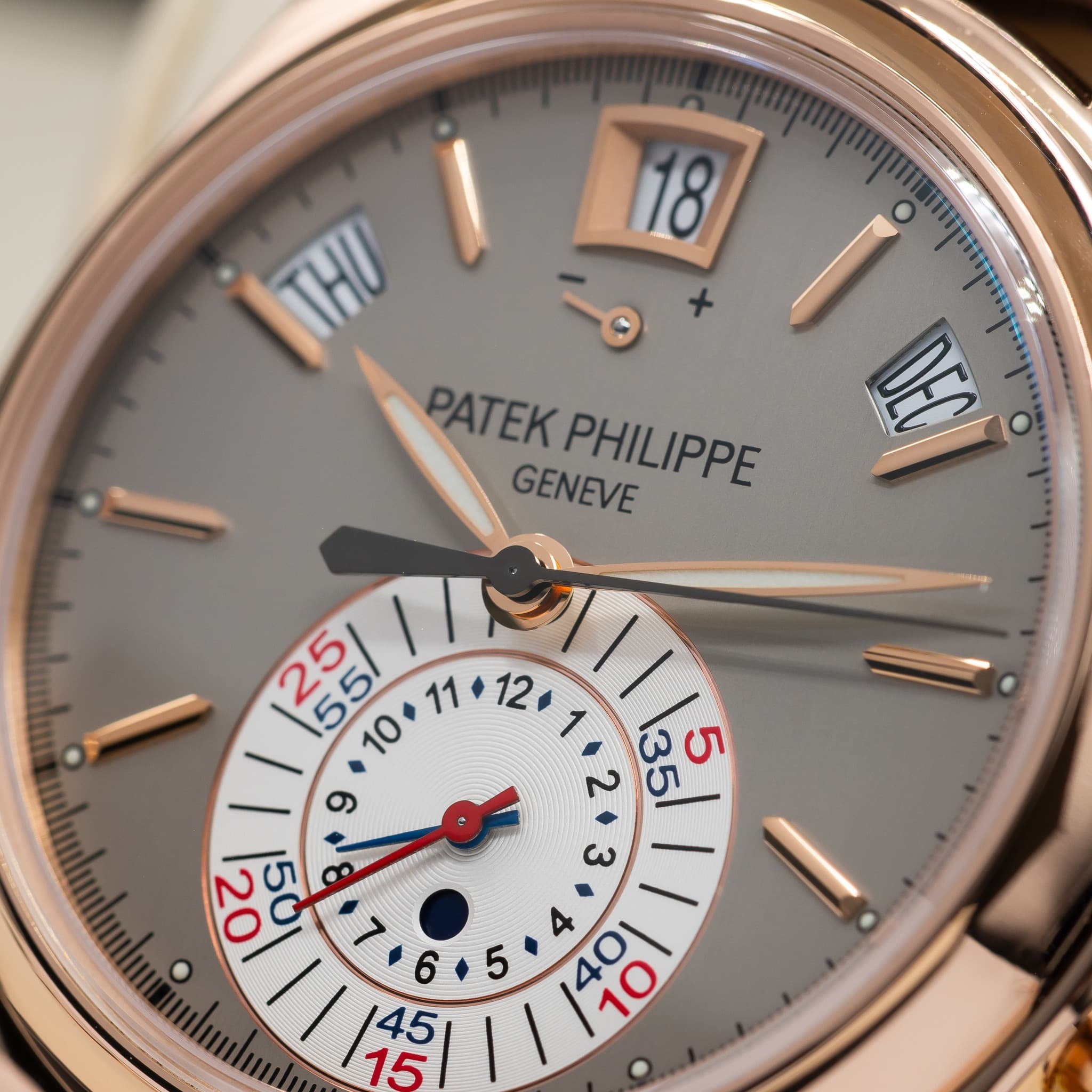 May be an image of wrist watch and text that says '18 1 PATEK GENEVE PHILIPPE DECI /حل • / 9 021 55 ش ۱۱ L /1115 0///145 จง 6 A ١١ 5 104 0 10L'