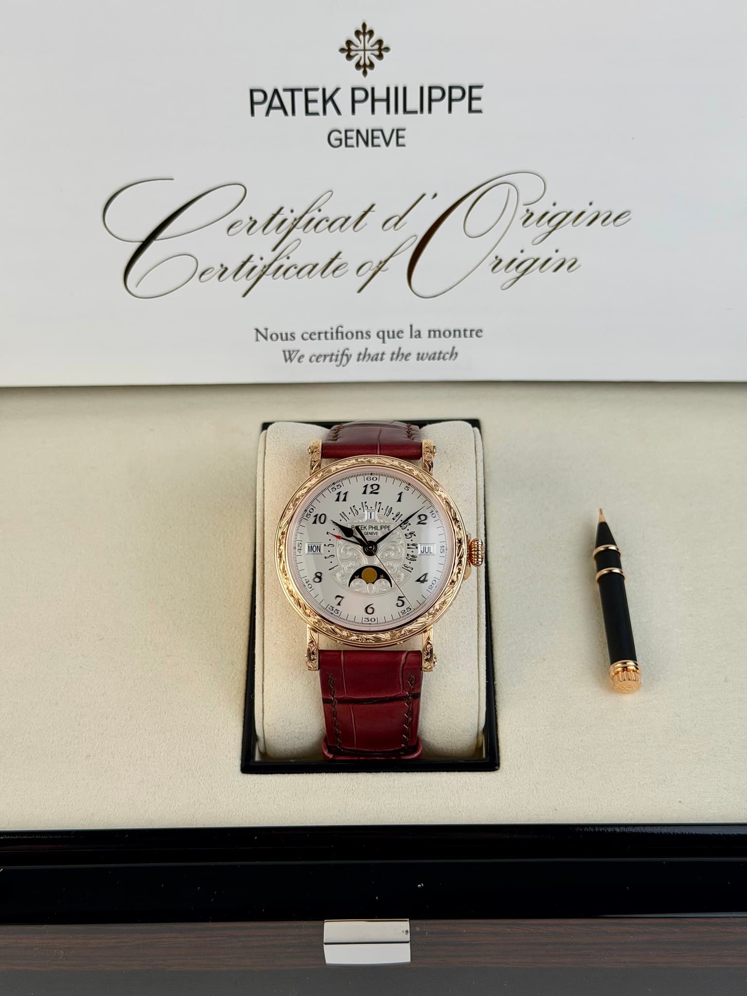 May be an image of wrist watch and text that says 'PATEK PATEKPHILIPPE PHILIPPE GENEVE Cmфии Dertificate rigin Oriine rigin Nous certifions que la montre We certify that the…