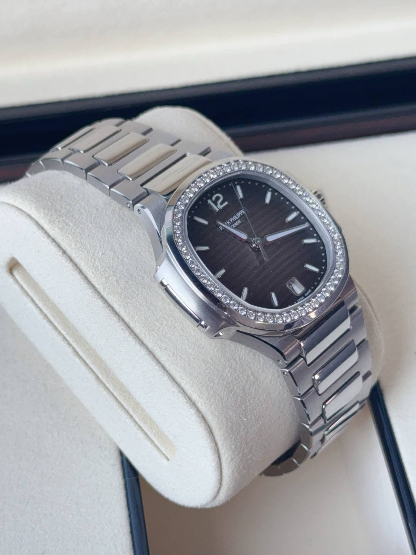 May be an image of wrist watch and text that says '2 A PHILIPPE DENEVE'