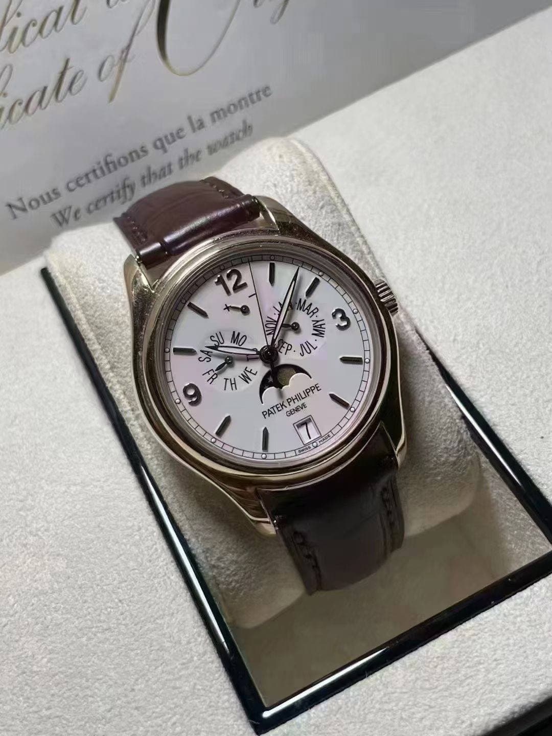 May be an image of wrist watch and text that says 'ical cale montre certifions centify que quela la matola that the Nous Wecentify We MAR MA Л 12 و SU MO SAN VE TH PATEK…