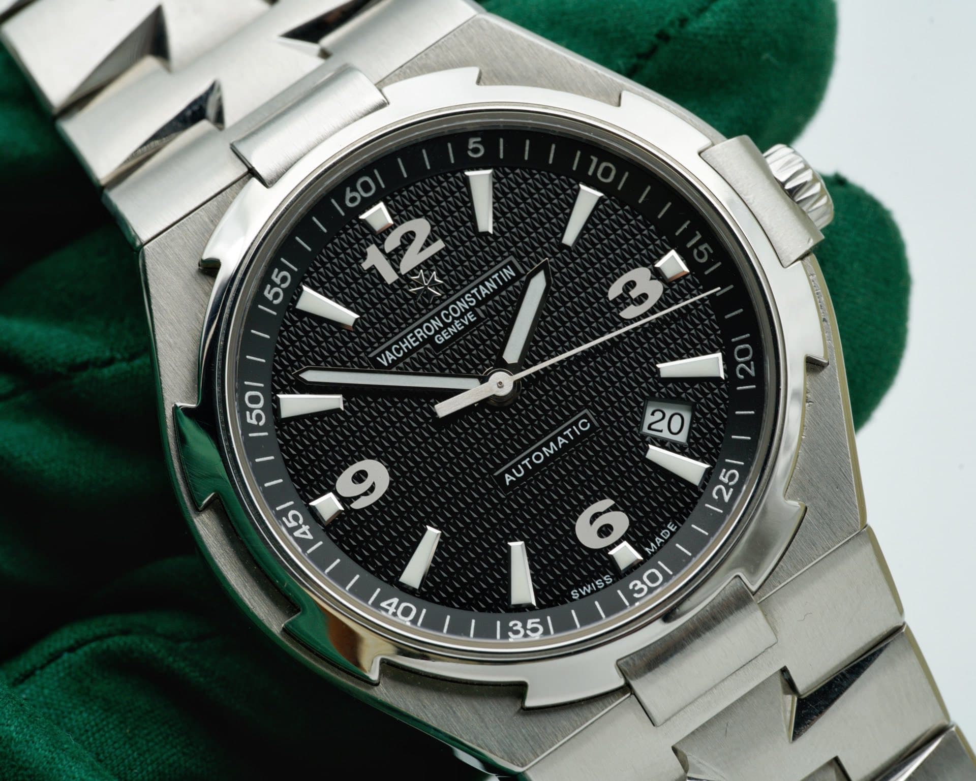 May be an image of wrist watch and text that says ' I I VACHERONCONSTANTIN VACTERONCONSTAN GENEVE 31 VACHERON 0 50/ AUTOMATIC 6 MADE I Swi SWISS SS '