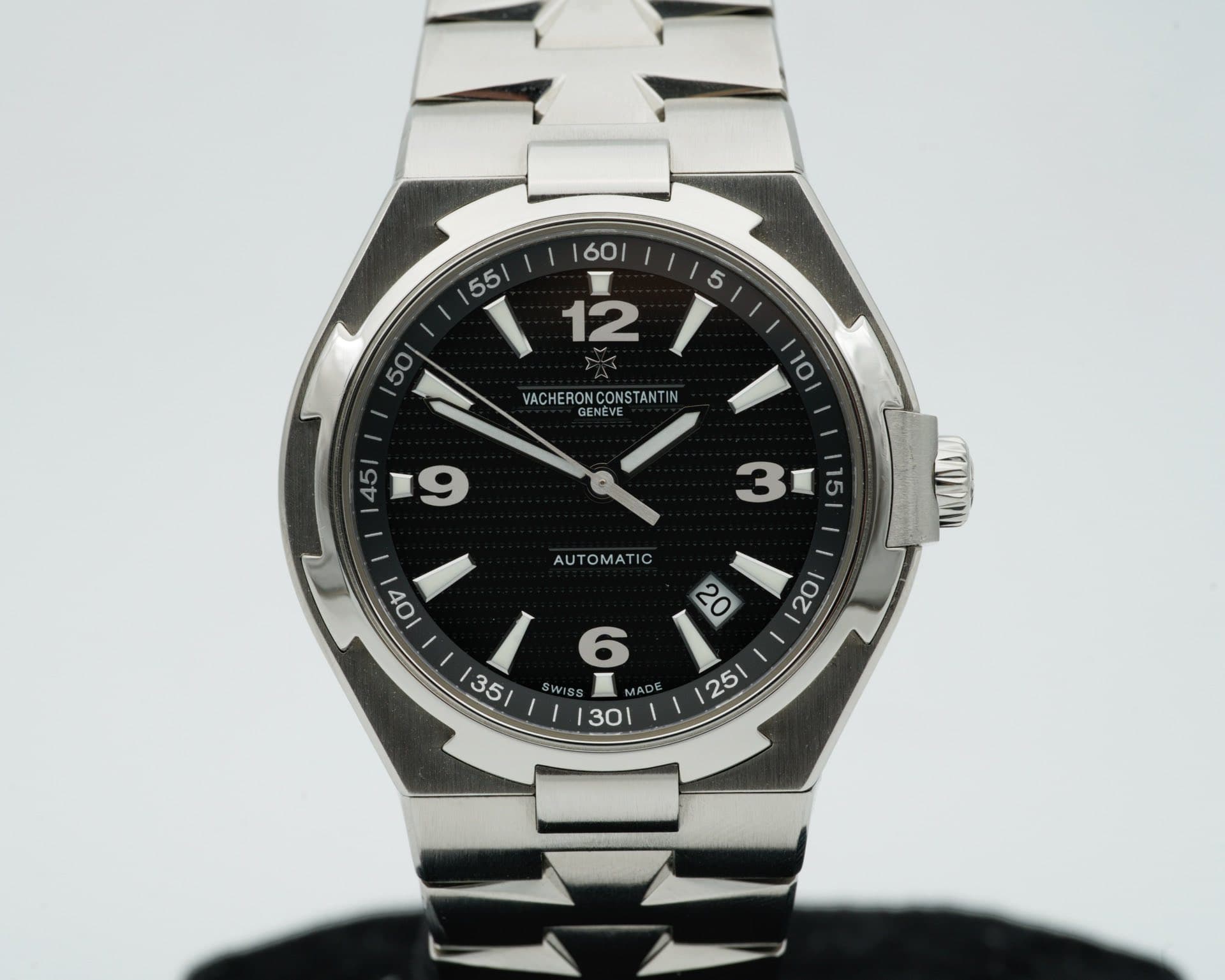 May be an image of wrist watch and text that says '60 50 55 I 12 I 5 VACHERONCONSTANTIN ONSTANTIN VACHERON ENEVE AUTOMATIC o0 / 20 20 I 6 3 35် SWISE 30 25'
