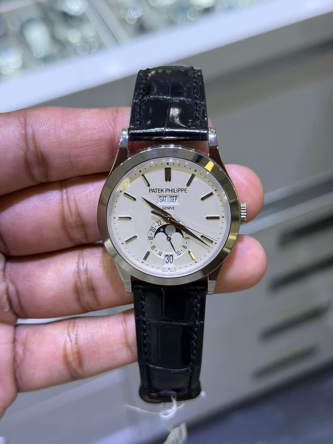 May be an image of wrist watch and text that says 'PATEK KPH PHILIPPE PATEKPHILIPPE HILI SATSEP SAT SEP GENEVE AATEDE 애 ဆ 國 2 S 30 30 2'