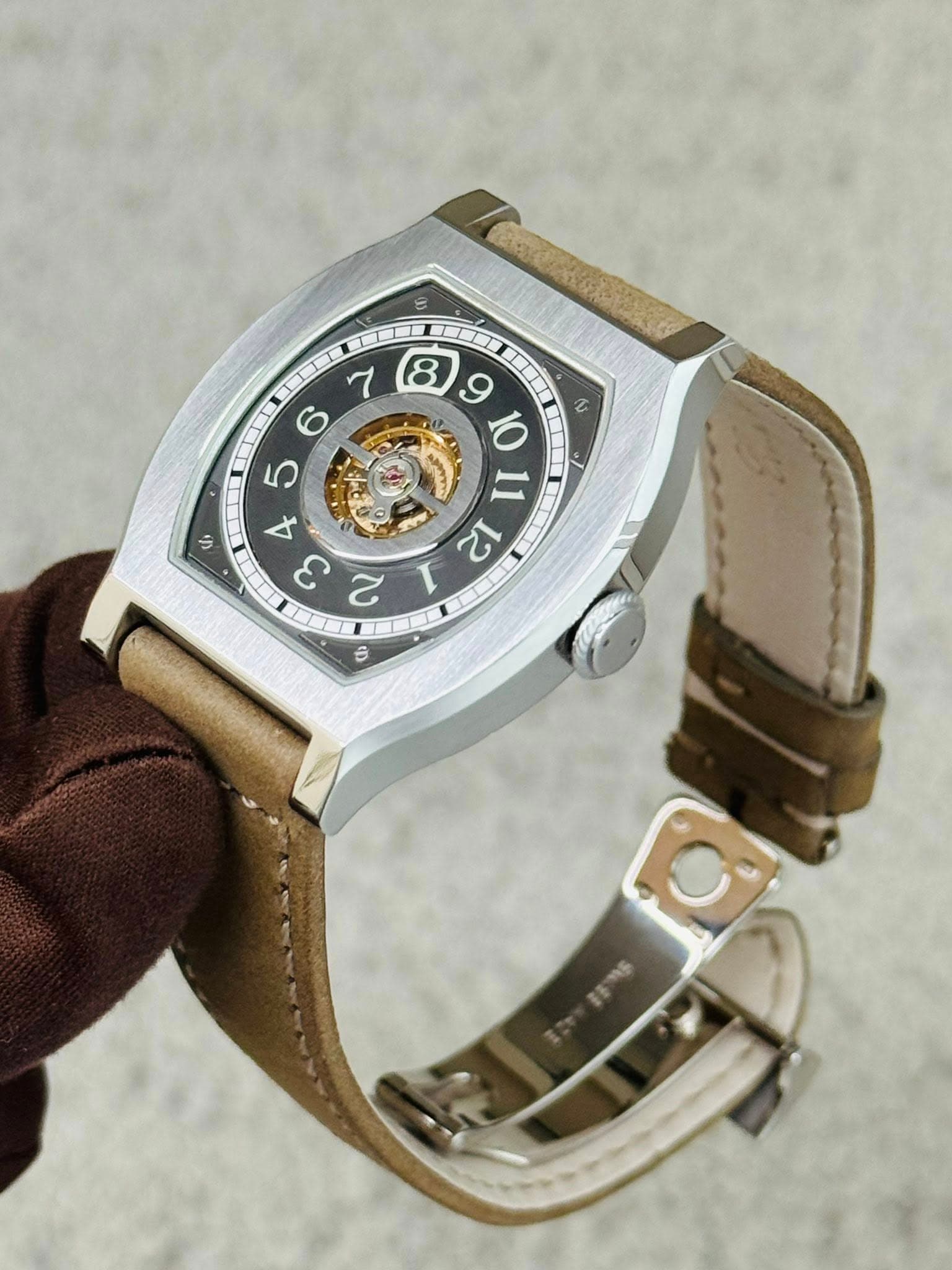 May be an image of wrist watch and text that says '☬ E 2 V 6 S'