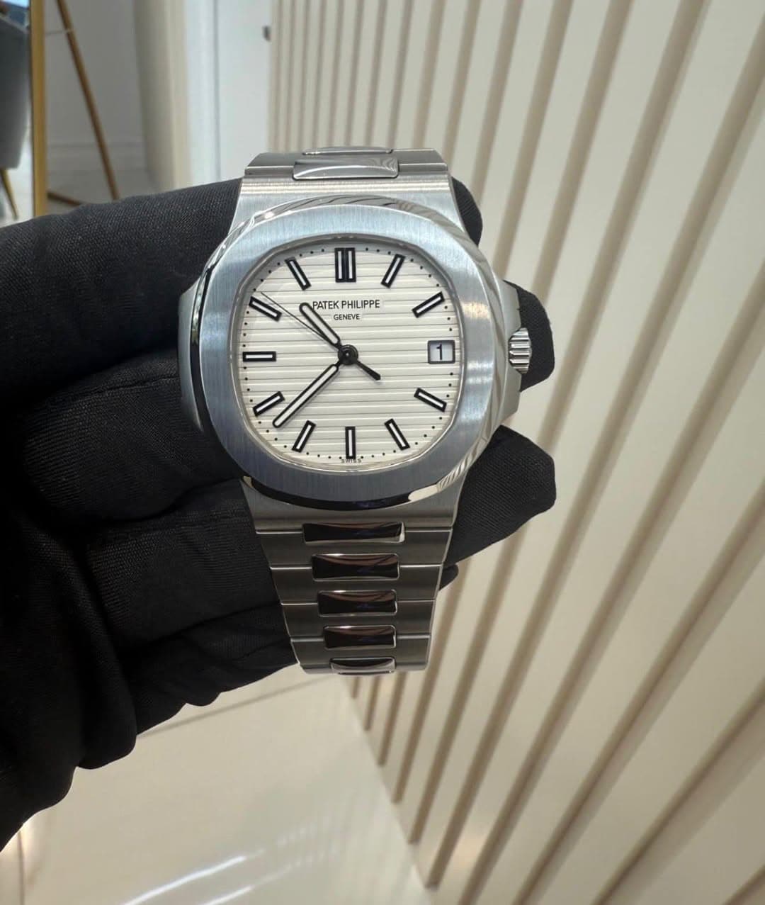 May be an image of wrist watch and text that says 'II // I PATEK PATEKPHILIPPE LIPPE PE GENEVE D 1 D !I دا I. ١ Slones / I'