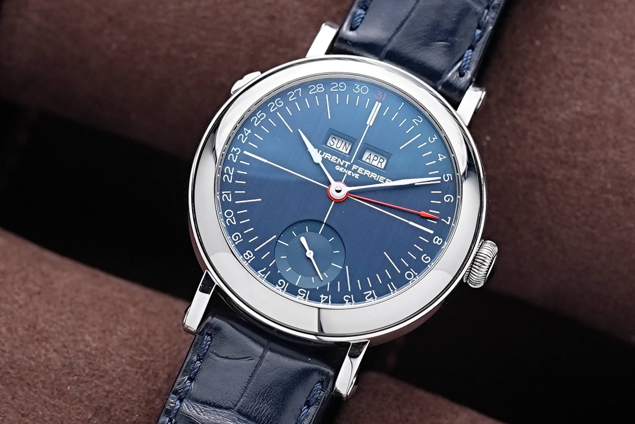 May be an image of wrist watch and text that says ' 2G I SUN URENT JRENT APR R ENEVE URENTFERRIEP EVE FERRIER ရာရွာအား 4 5 G 7 8 و οι શા C 5 ٧ צחי'