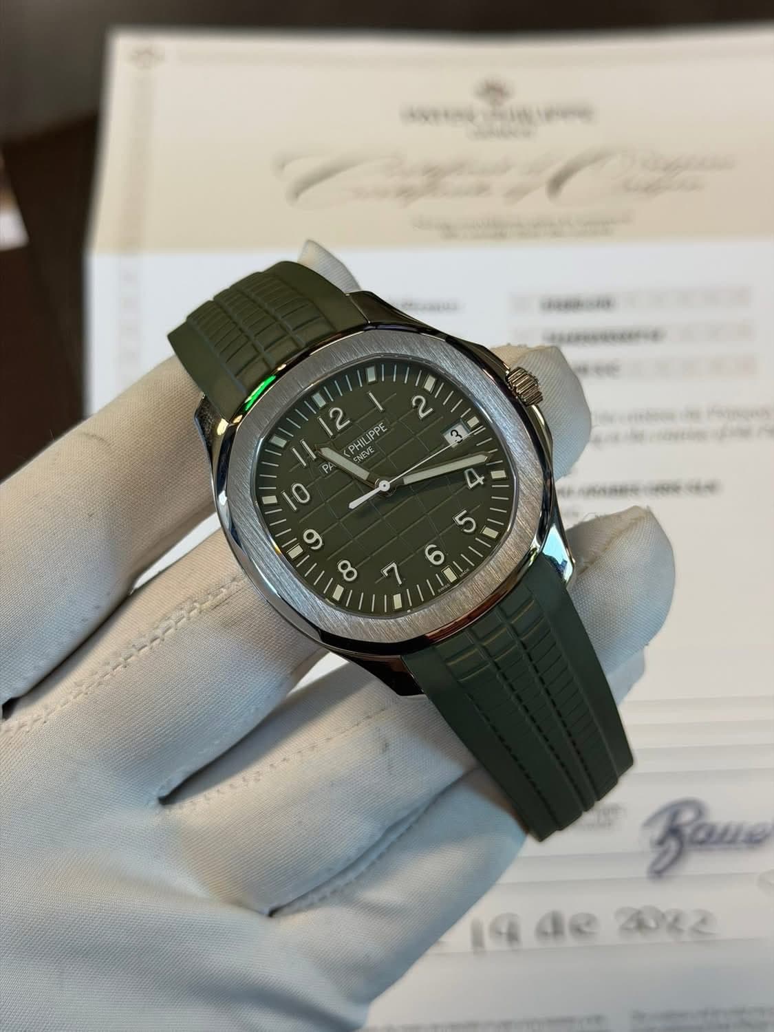 May be an image of wrist watch and text that says '2 3 / 3 0 2 IPPE CH PHIU PA م BamиR 14 ae 2322'