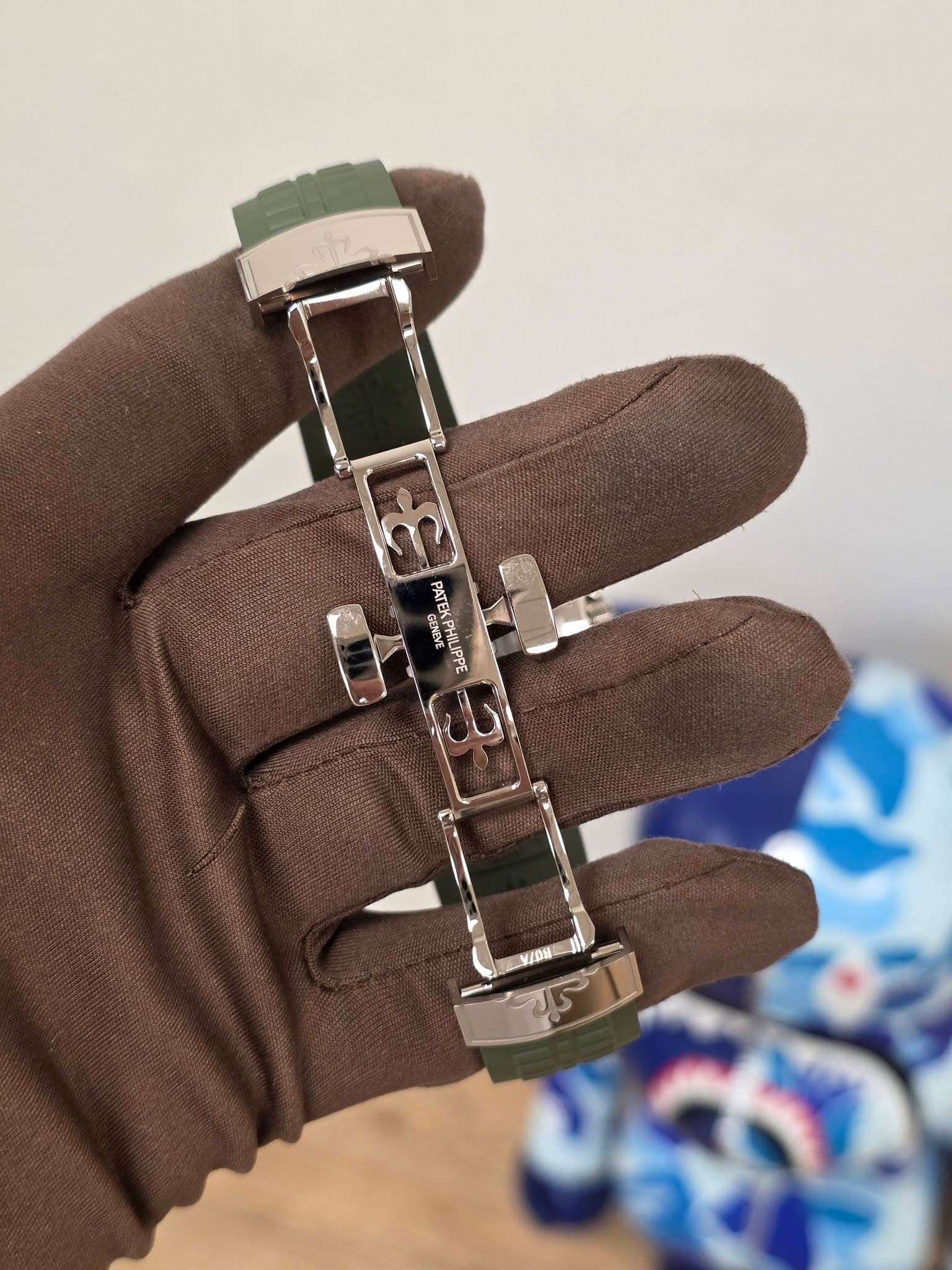 May be an image of digital watch and text that says 'PATEK GENEVE CKPH GENBVS PHILIPP H LIPPE त'