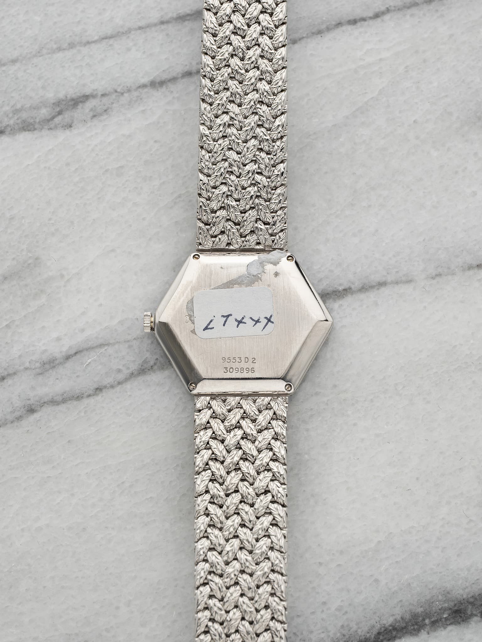 May be an image of wrist watch and text that says '銉偄銉°儭 9553Dz '