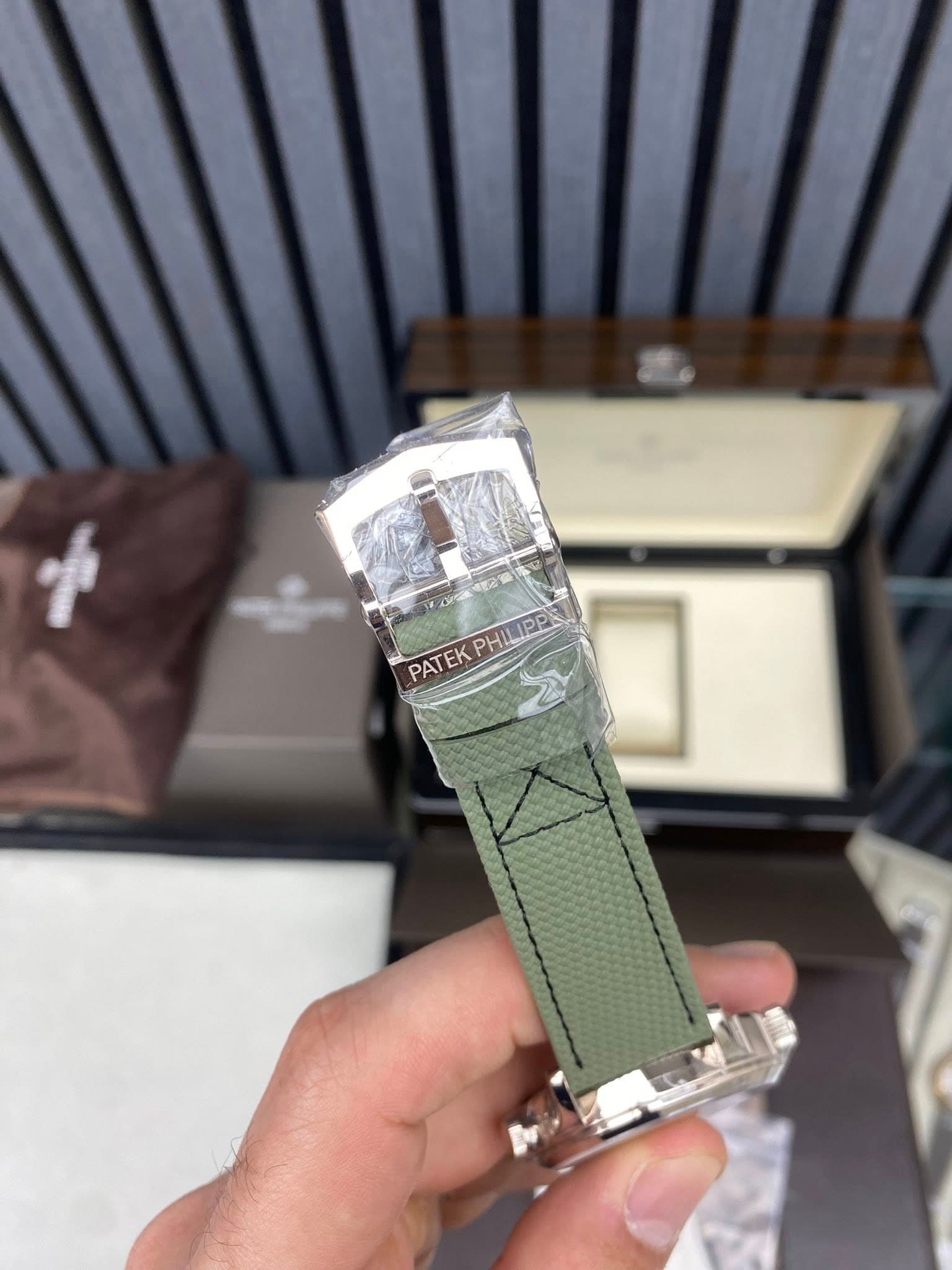 May be an image of wrist watch and text that says 'K PATEK PATEKPHILIPP PHI PHILIPP'