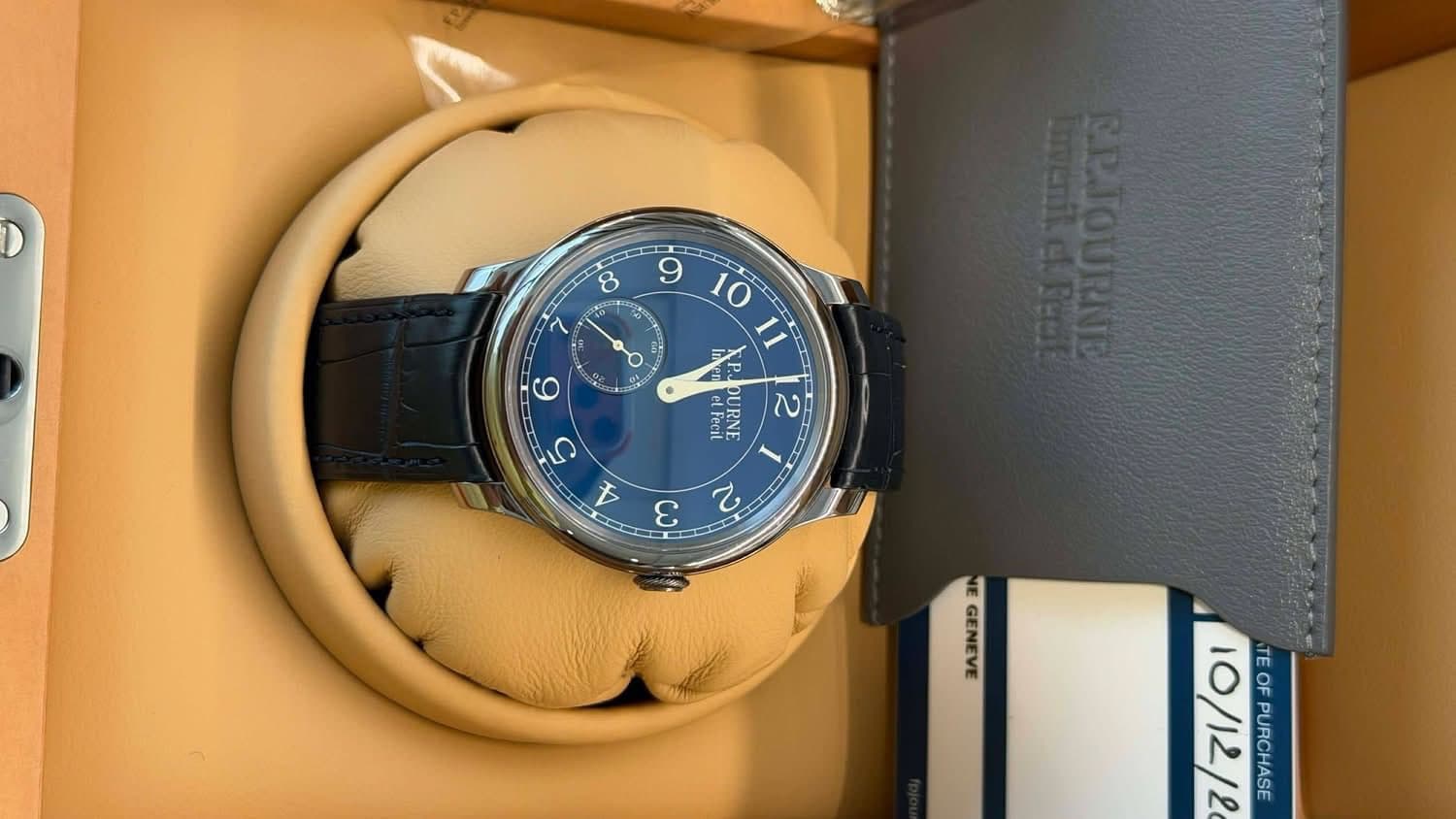 May be an image of wrist watch and text that says '8 o o लર e נכנון 么 Faci RNE I 2 2 ഗ ε GENEVE 10/12/2 10 m EOF OF PURCHASE'