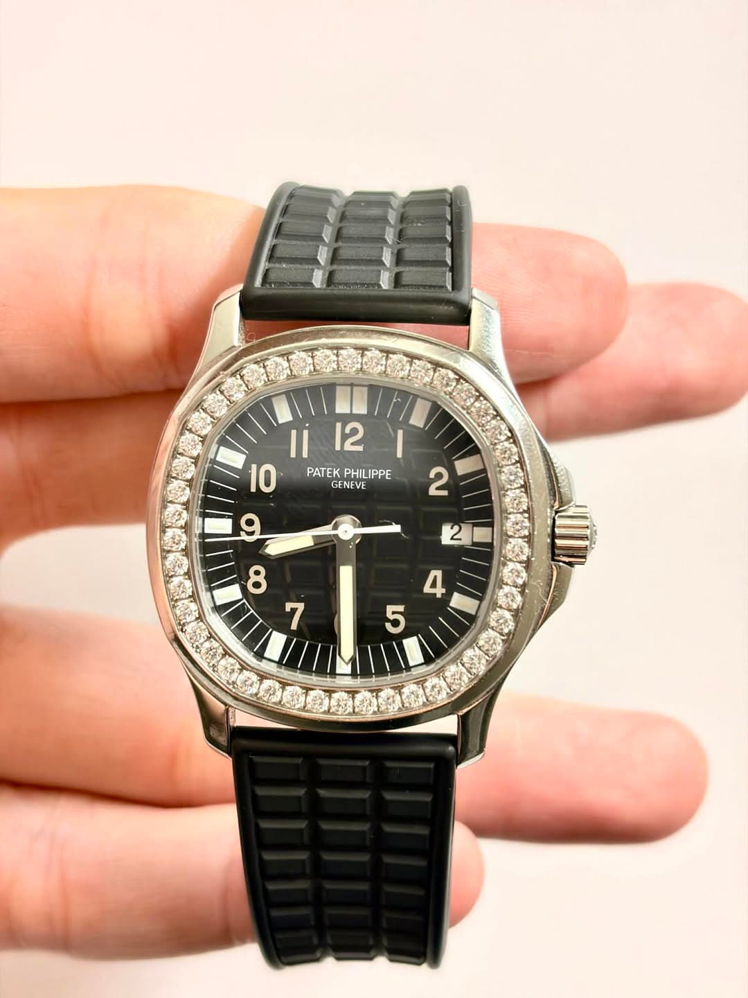 May be an image of wrist watch and text that says 'pTcκй 11 IÍ 12 12 ¡12| I 10 PATEKPHILIPPE GENEVE PATEK PHILIPPE '