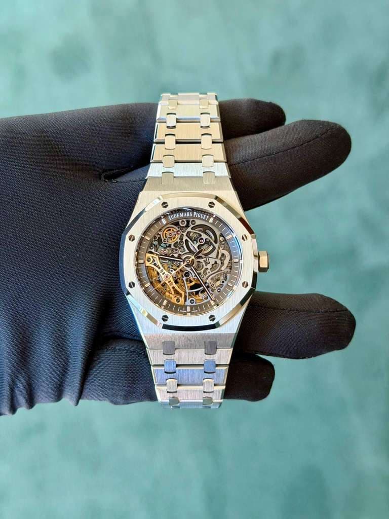 May be an image of wrist watch and text that says 'AUDEMAR MARS PIGUET& AUDE ٥ 0 ۰ ) H ل に n 4 للد'