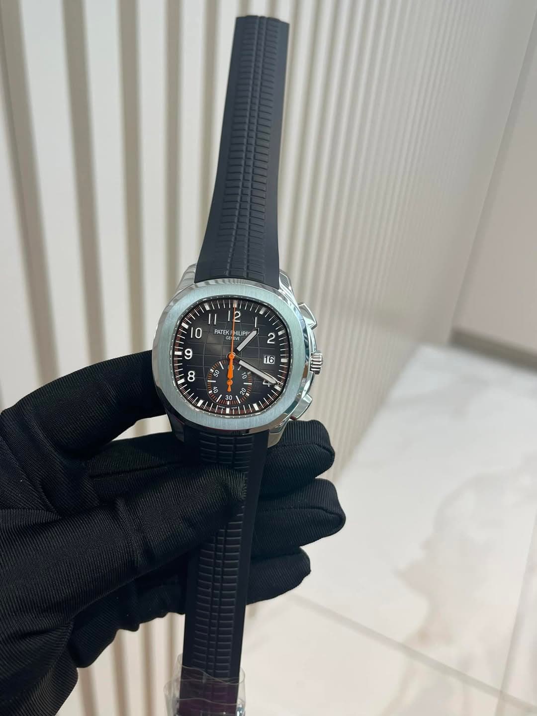 May be an image of wrist watch and text that says '量 1 10 2 PATEK BATEKPHLP HLP HUP Di D 9 2 8 S 16 8 ๔ E0 18 ه H ن E ና'