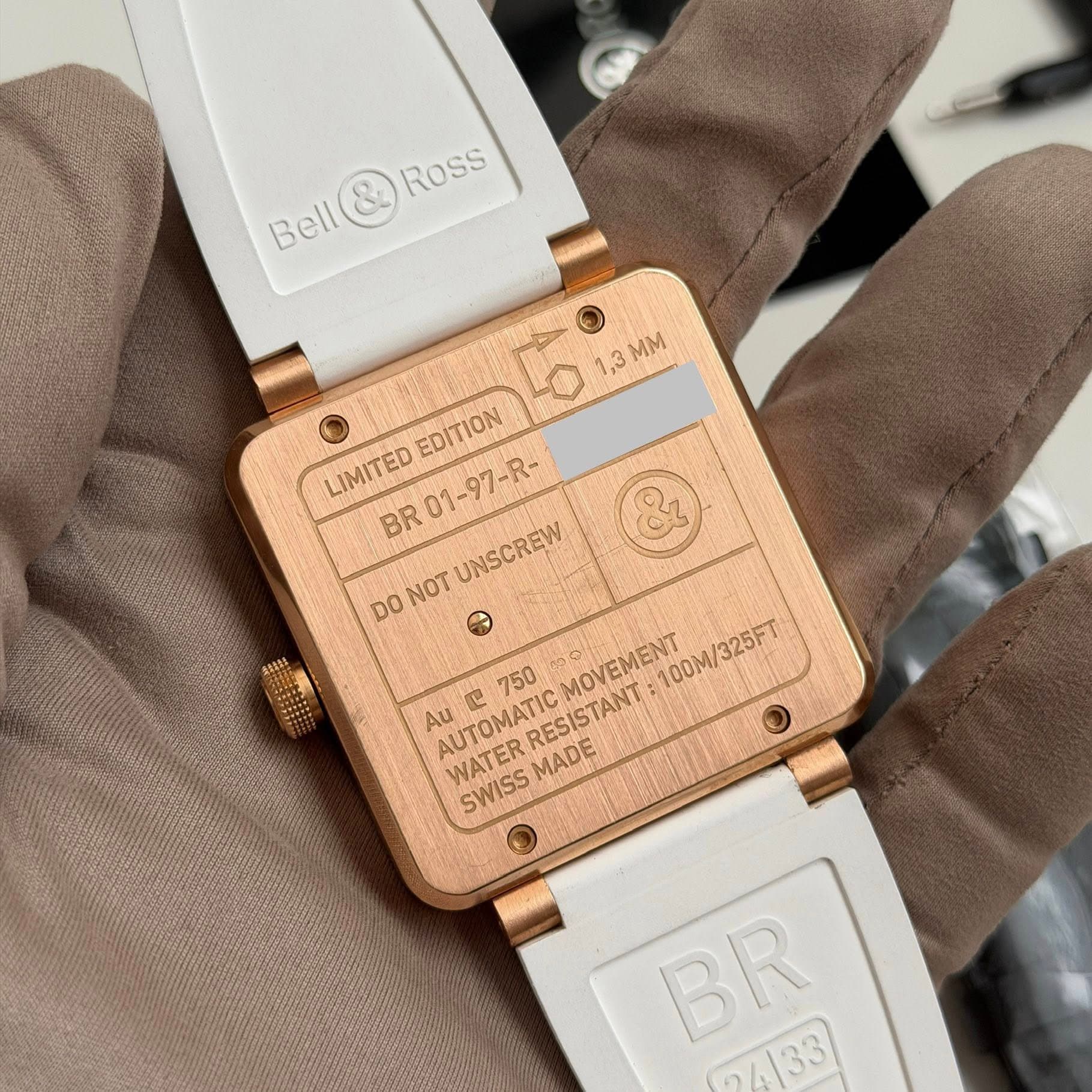 May be an image of digital watch and text that says '& Ross Bell Lo 1,3 MM EDITION LIMITED LIMITED BR01-97-R- UNSCREW UNSCREW BR DO NOT ー 柔告洁果社 100M/325FT Au AUTOMAIISTANT:…