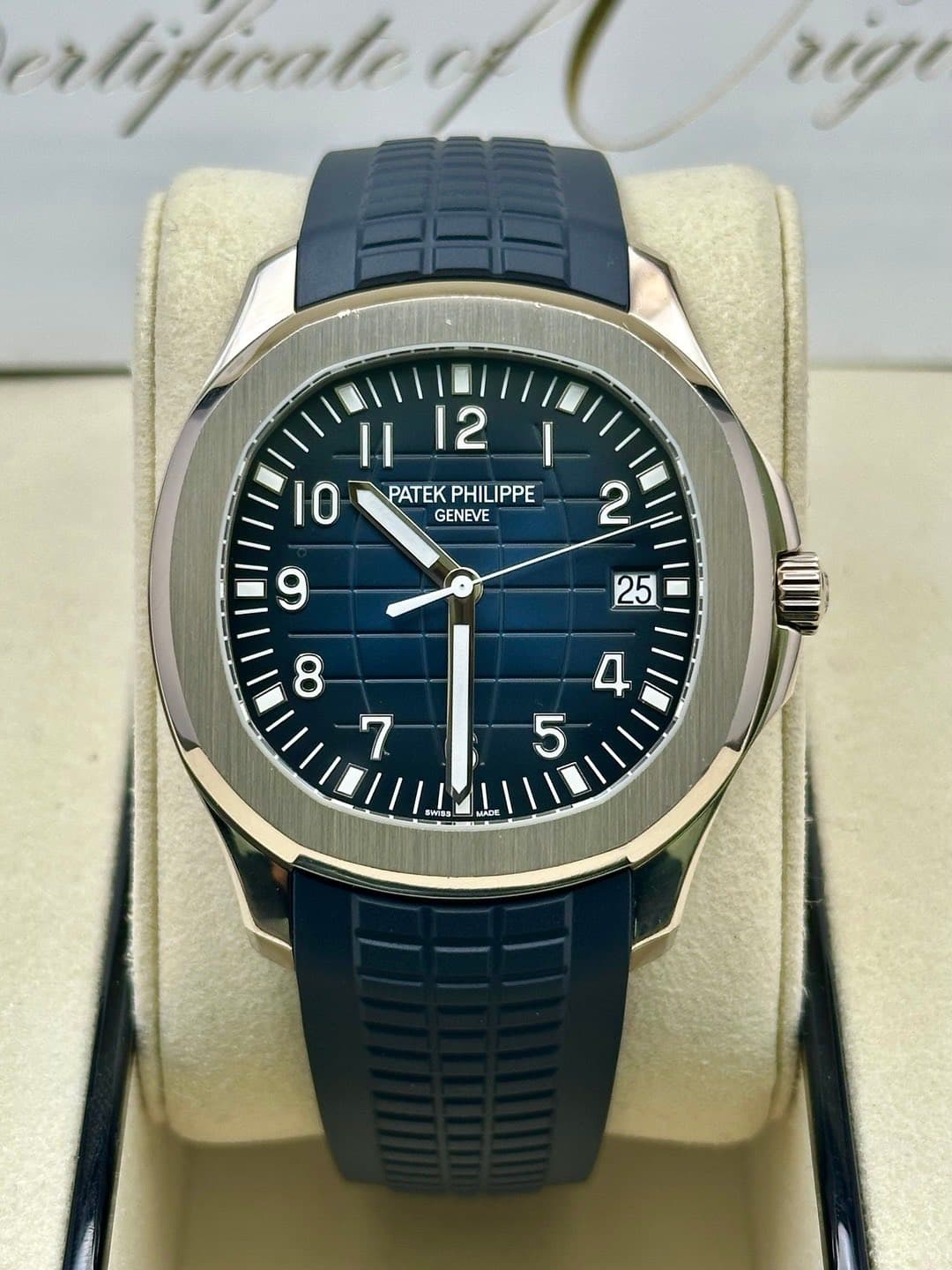 May be an image of wrist watch and text that says 'rificali λίA 12 II ۱ 10 PATEKPHILIPPE PATEK PHILIPPE GENEVE 2 9 25 ထ 7 4 5'