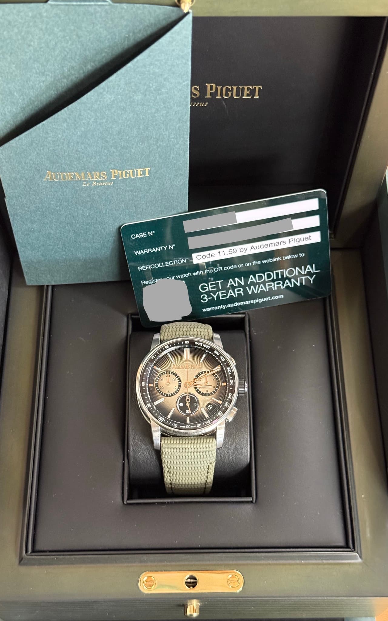 May be an image of wrist watch and text that says 'S PIGUET SENE AUDEMAR JARS PIGUET おいいだう CASE N WARRANTY N® REF/COLLECTION LECTION Code 1 .59 by Audemars Piguet REFICOLL watch…