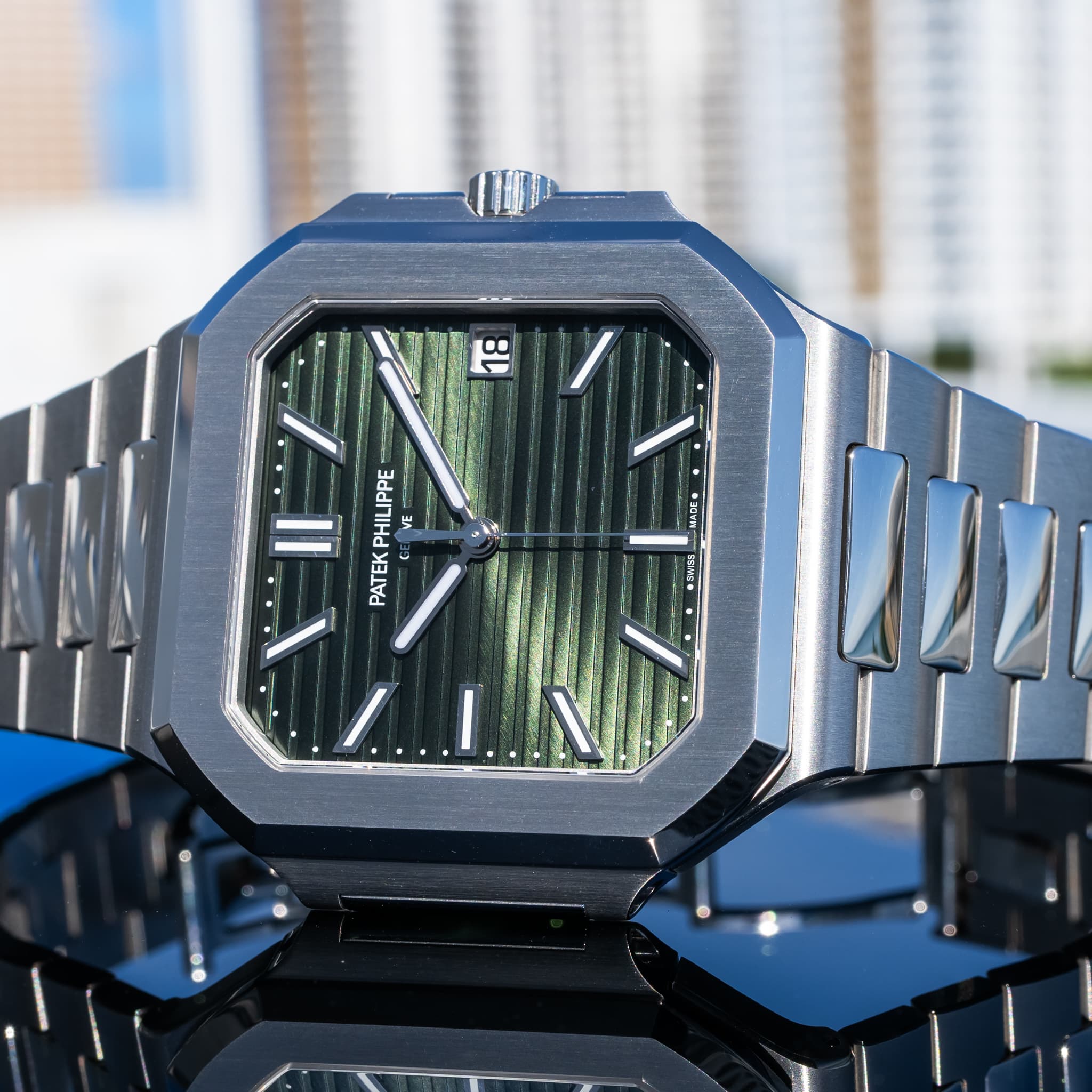 May be an image of digital watch and text that says 'o 18 18 ロ SWESS Il PATEKPHILIPPE PHILIPPE VE VE ت PATEK EK L.N I /'