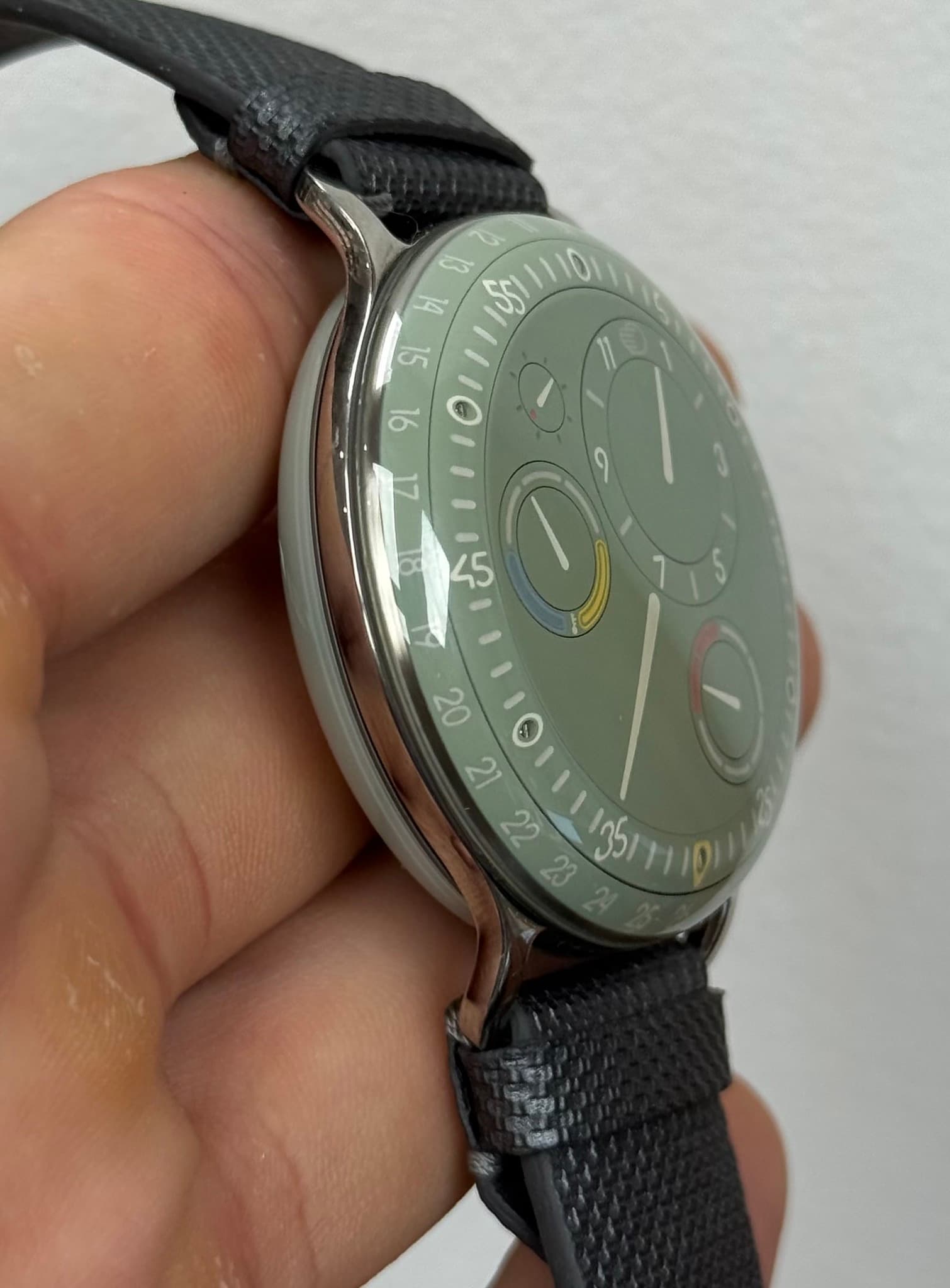 May be an image of wrist watch and text that says 'G uS 1110 110I 101 ॐ bl S 9 I 下だ 監料'