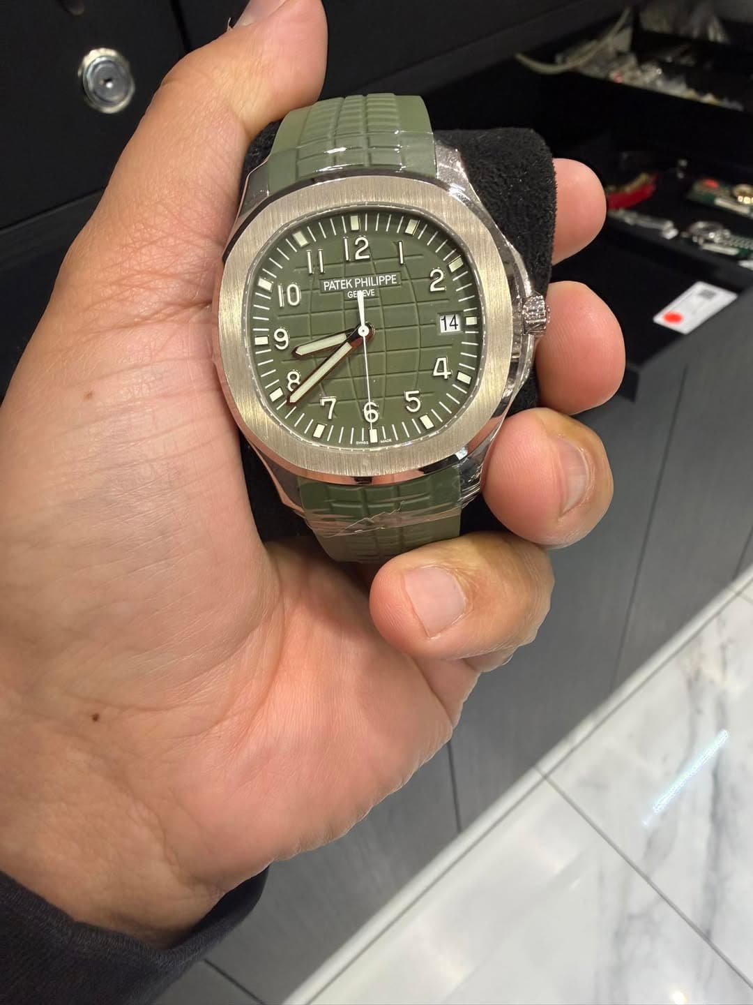 May be an image of wrist watch and text that says 'On I1 2 0 PATEKP PATEKPHILIPPE PHIL LIPPE EVE o 9 2 Aet: 14 ب 7 6 5'