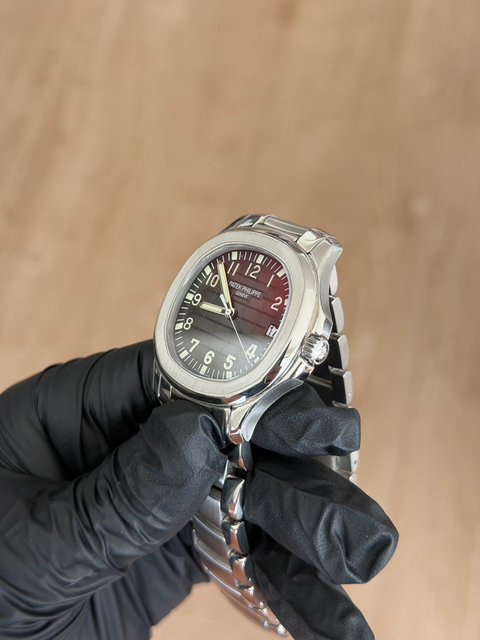 May be an image of wrist watch and text that says '12 PATEKPH PATEKPHELIPP LIPPE น 2 10 O D'