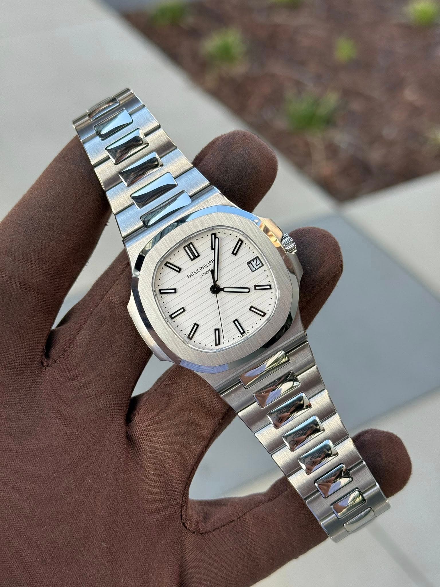 May be an image of wrist watch and text that says 'II I I GANEY PATEK ATEKPHILIPE Y PHILIP 2 0 I I ๓๓๙ D I'