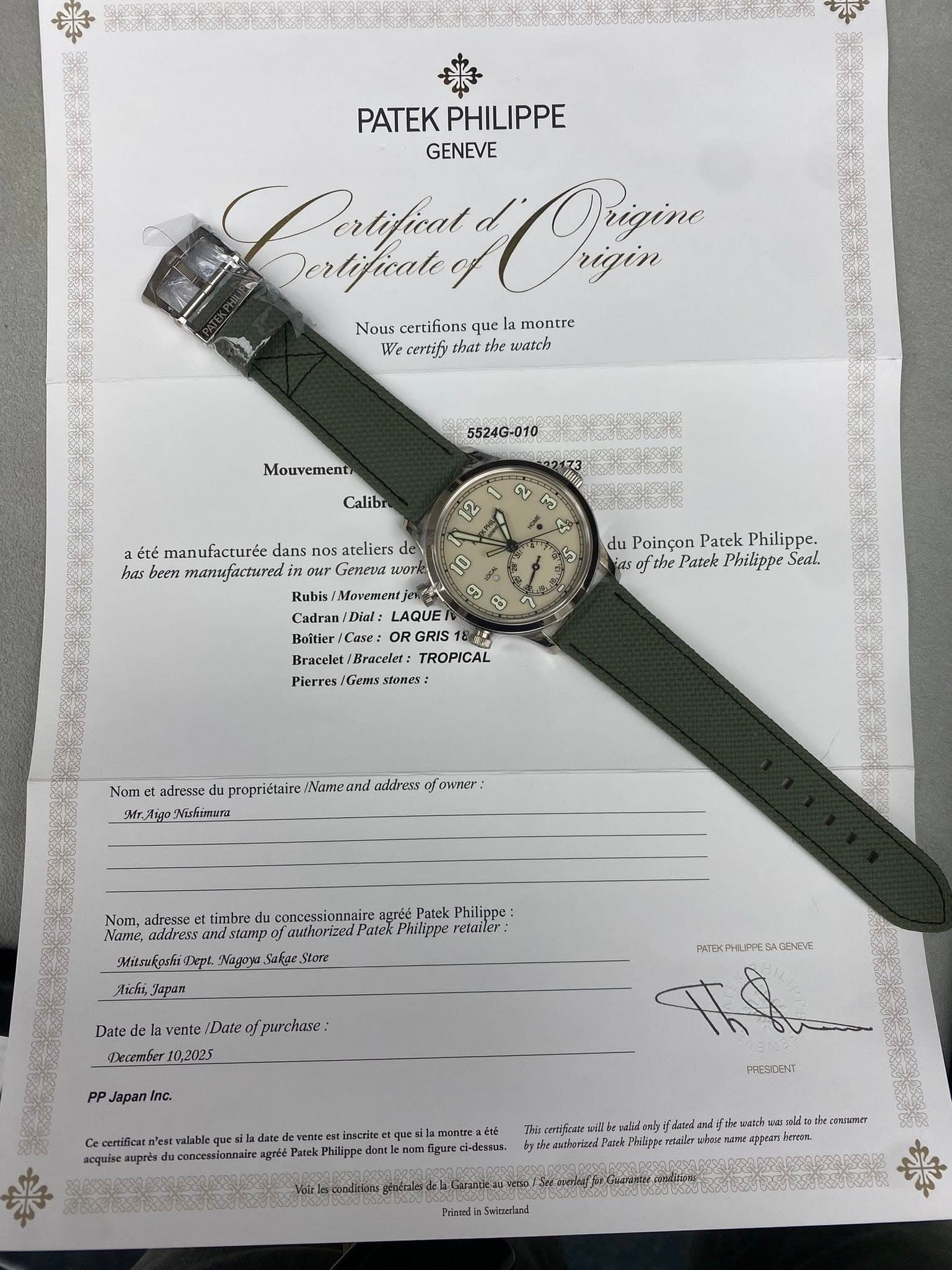 May be an image of wrist watch and text that says 'PATEK PHILIPPE GENEVE Cantfe Derlificale Dirtifial Ormn Orizine Nous certifions que la montre We certify that he watch…